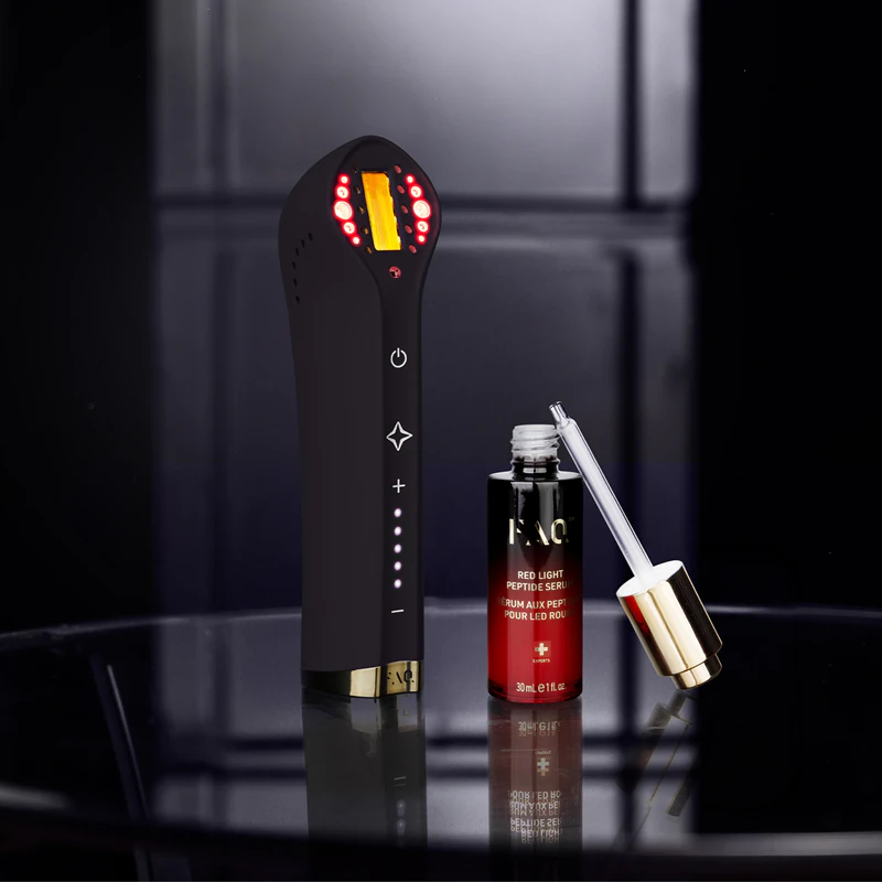 FOREO FAQ™ Red Light Peptide Serum ist ein Gesichtsserum, das die Wirksamkeit der LED-Therapie durch Peptide steigert.