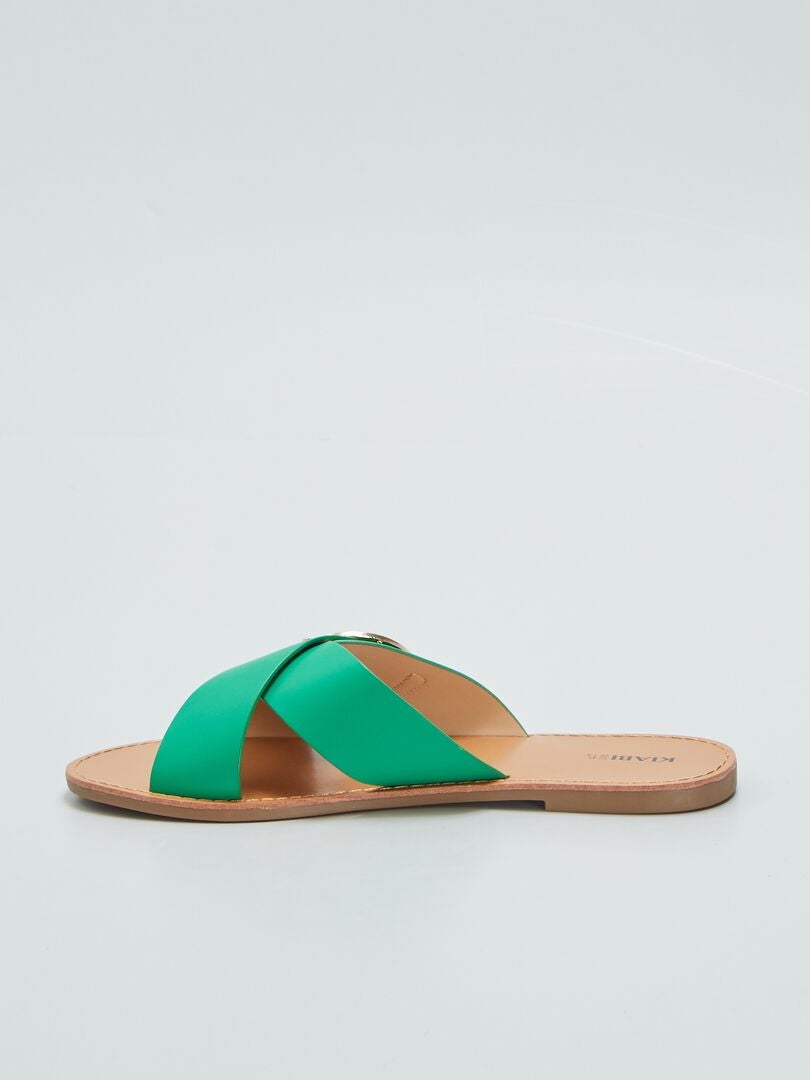 Sandálias com detalhe de fivela - VERDE
