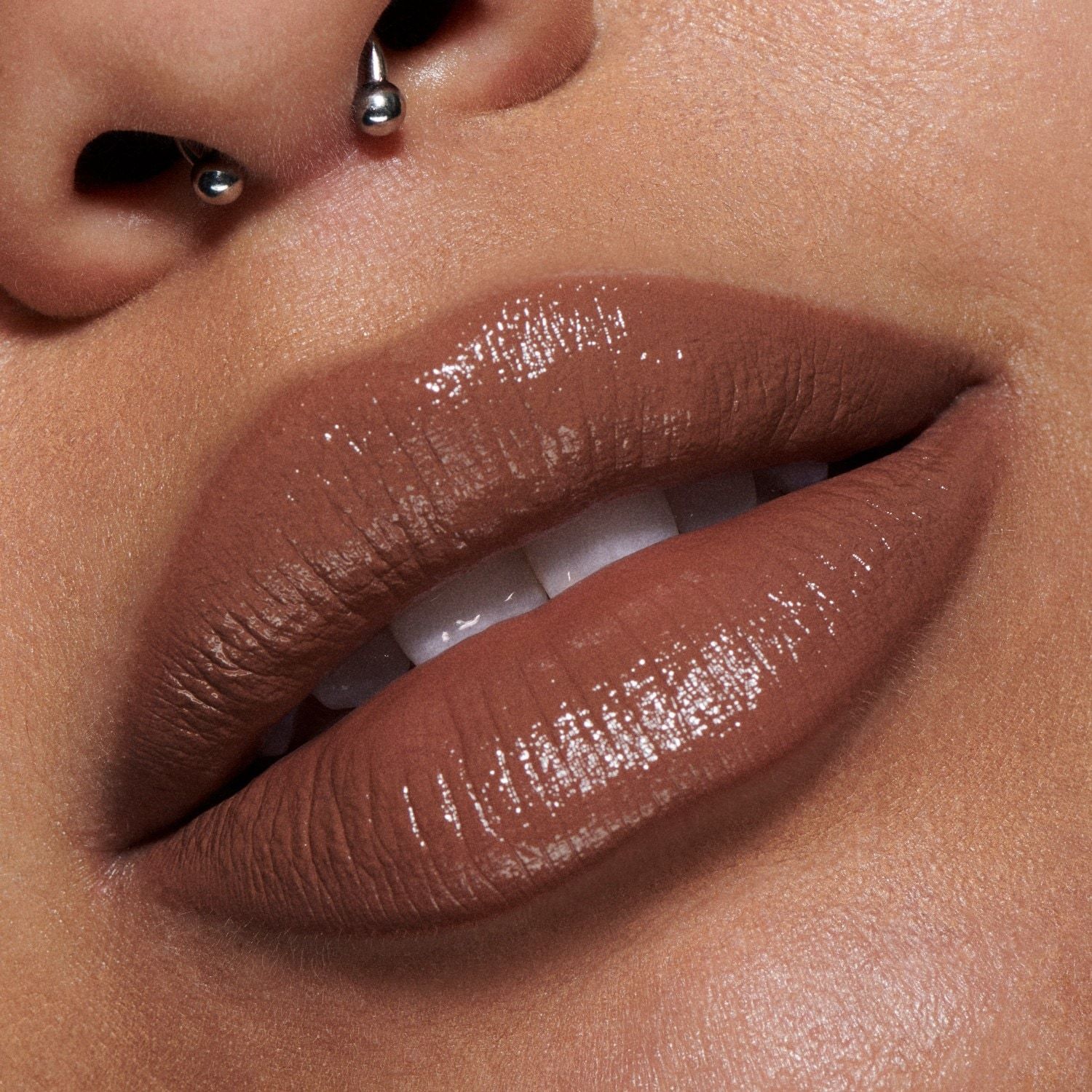 MAC lūpų dažai „Intimate Nudes“ MACximal Sleek Satin - 3,5 g