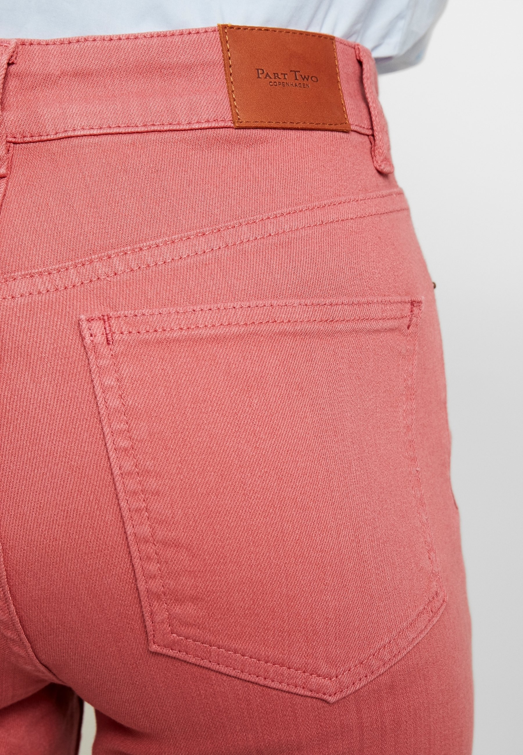 Parte seconda: Jeans slim fit - rosa chiaro