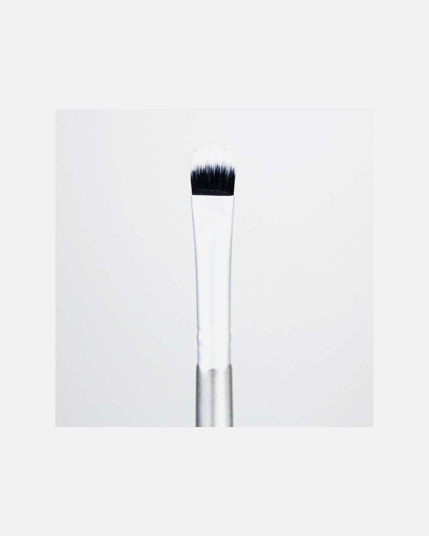 theBalm Lidschattenpinsel, flach – 1 Stück