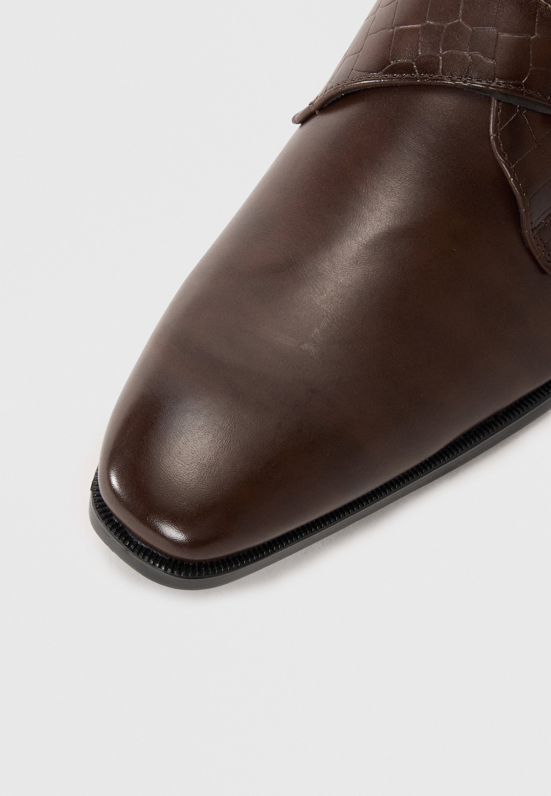 Chaussures Pier One Slip-ons - café