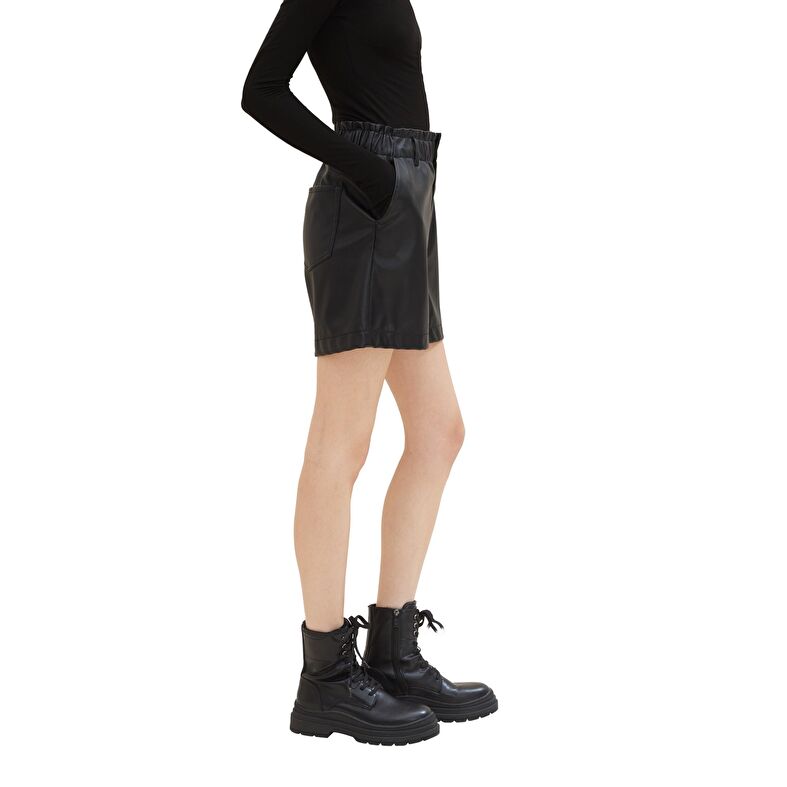 Svarte shorts for kvinner