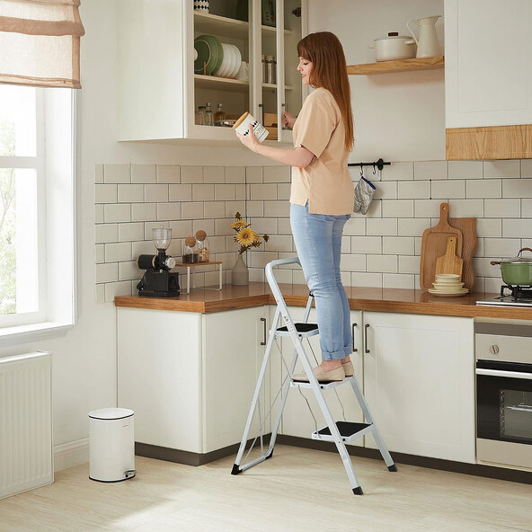 Folding step stool GSL03WT with 3 steps, white