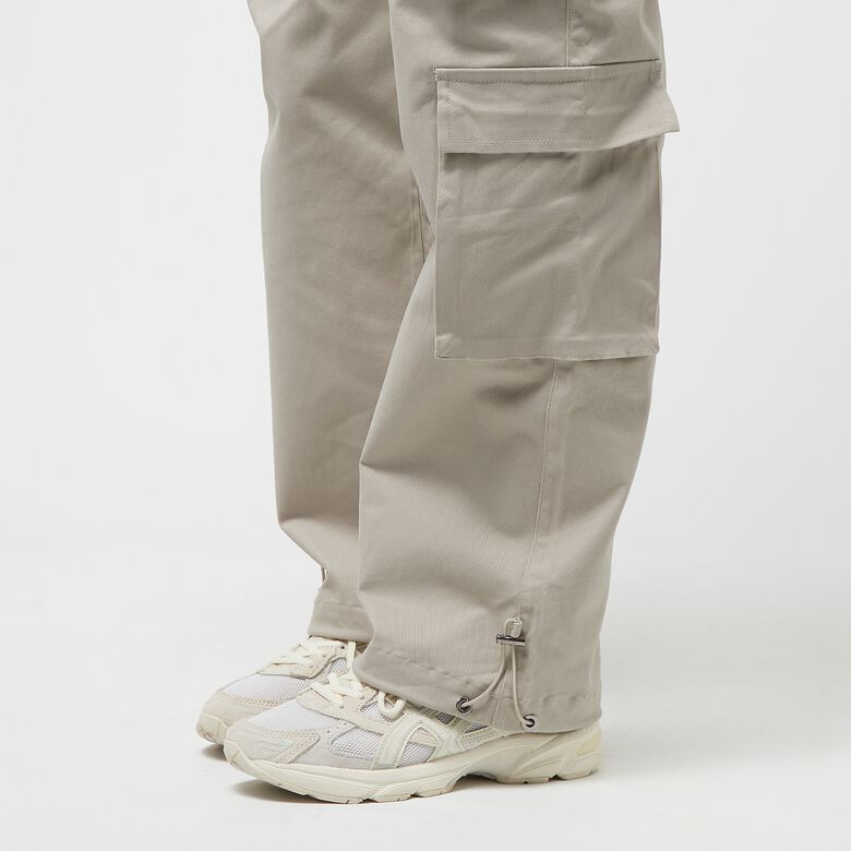 Cargohose mit umgekehrtem Gürtel