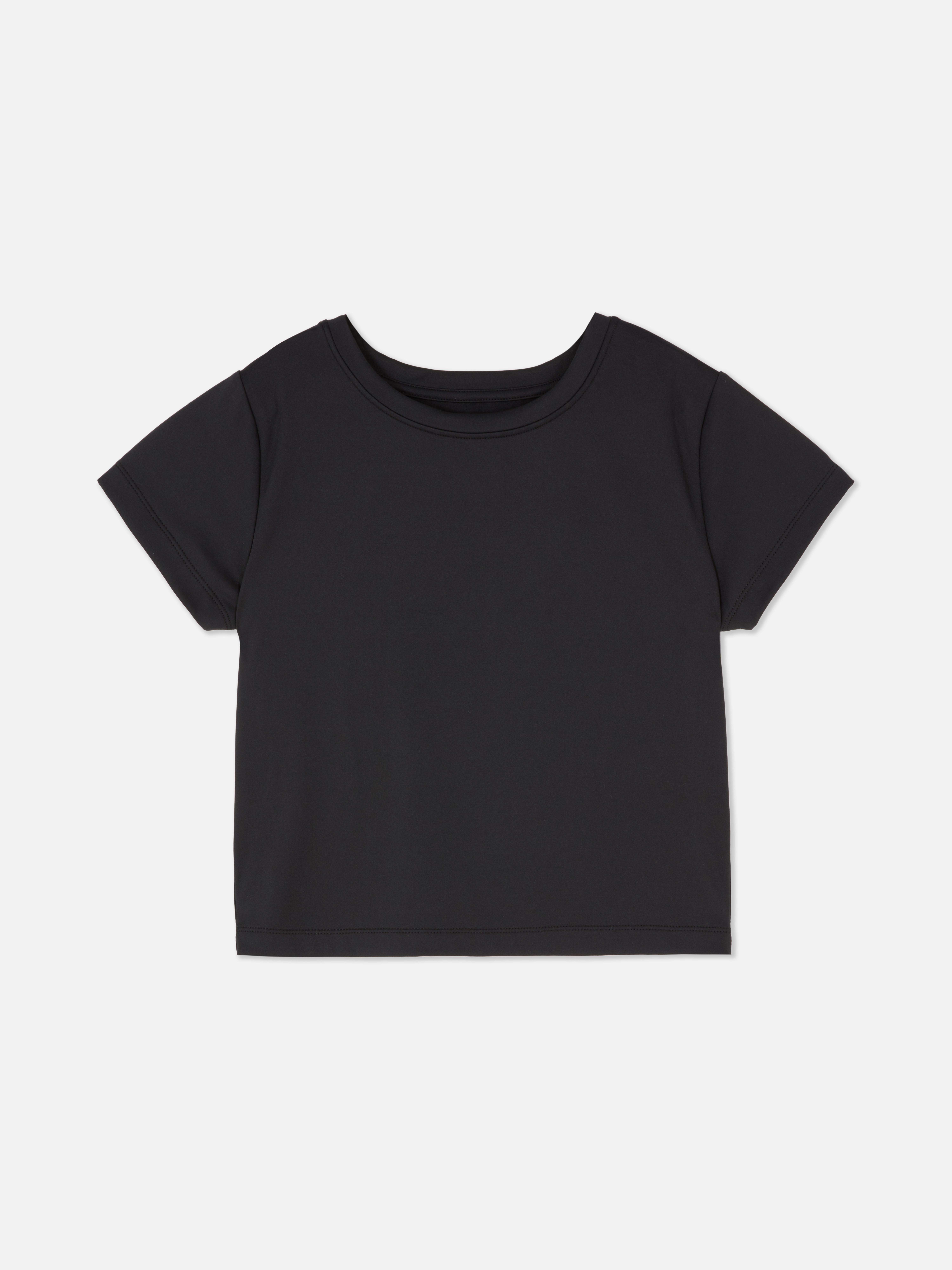 Passendes kurzärmeliges Sporttop. Ein kurzärmeliges Sporttop mit extra Stretch.