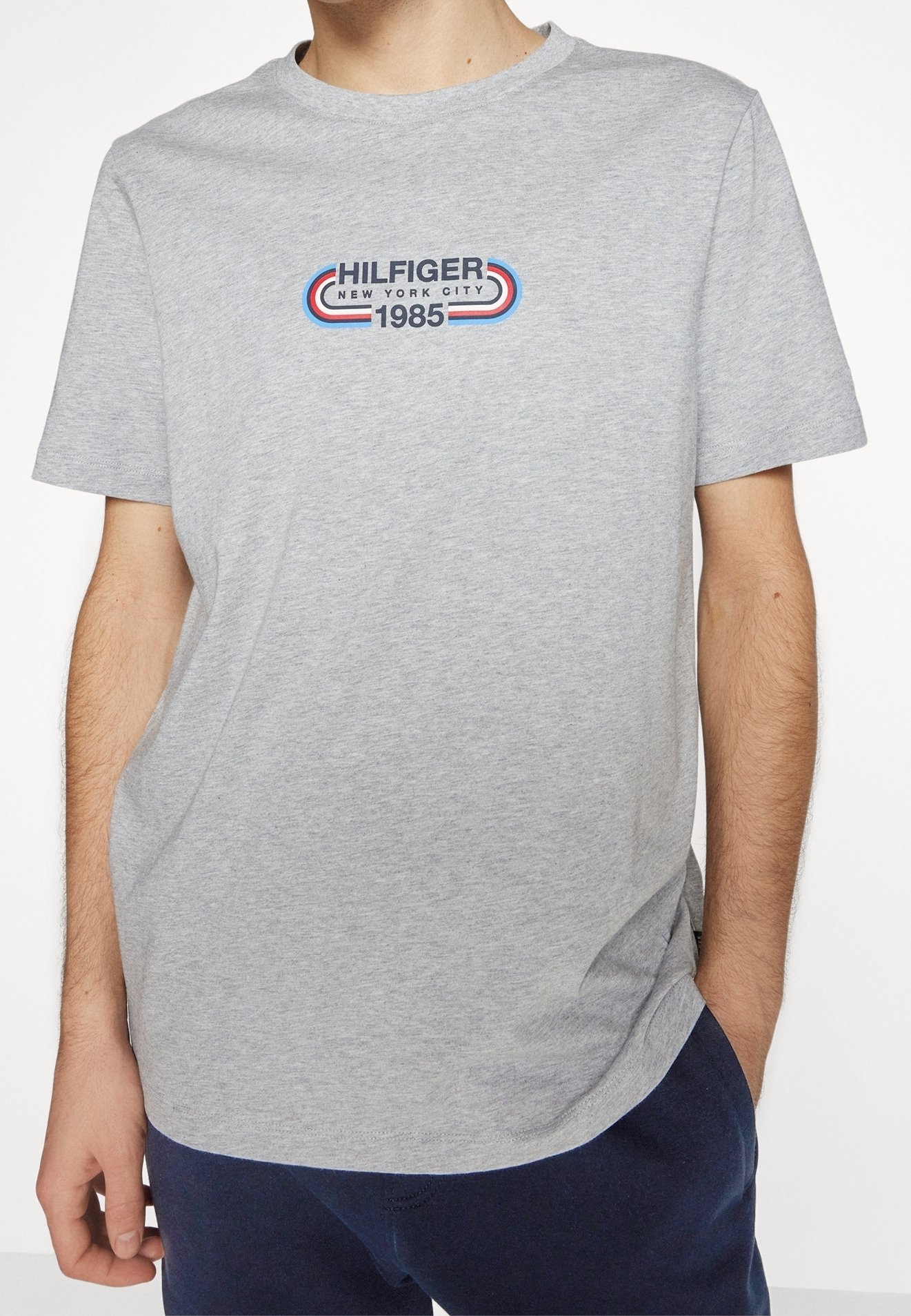 T-shirt Tommy Hilfiger con stampa - grigia