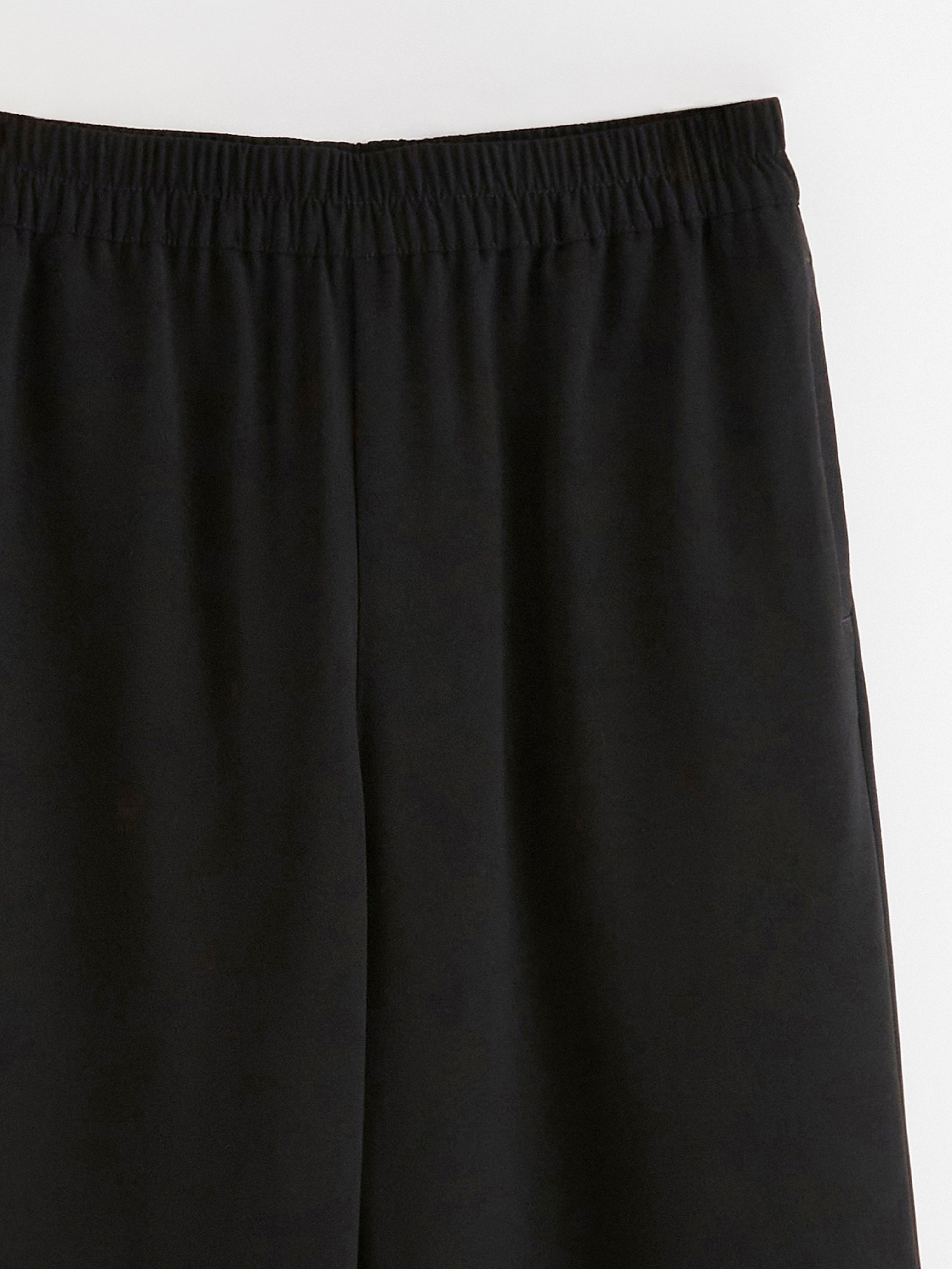 Pantalones rectos cortos BELLA negros