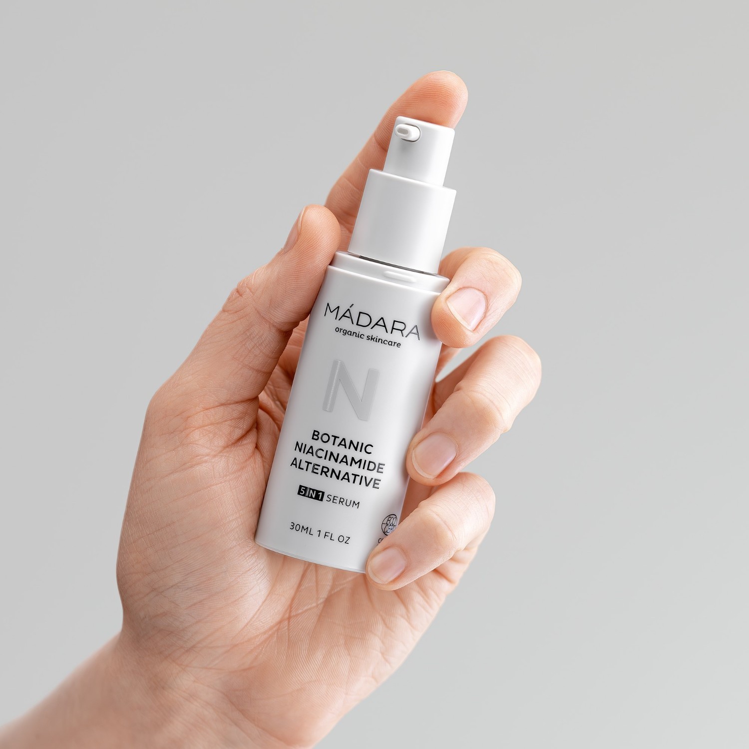 MÁDARA Feuchtigkeitsserum Time Miracle Botanic niacinamid alternativa - 30 ml