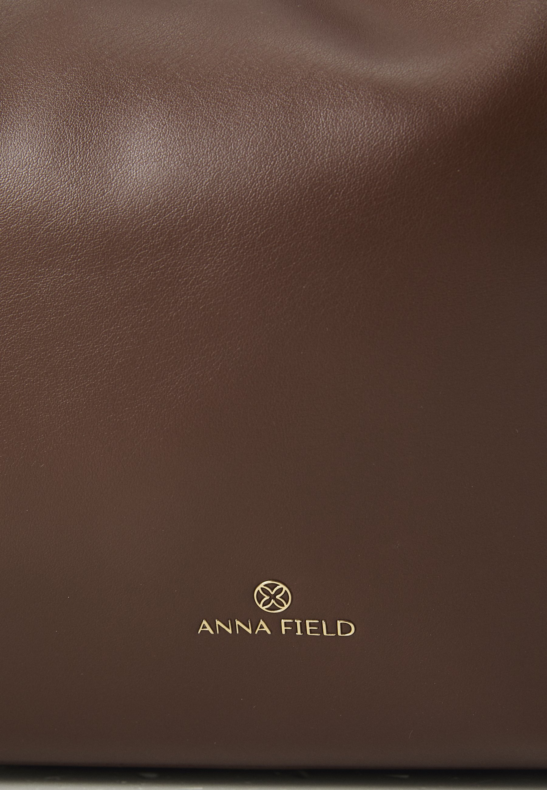 Anna Fieldi käekott - tumepruun