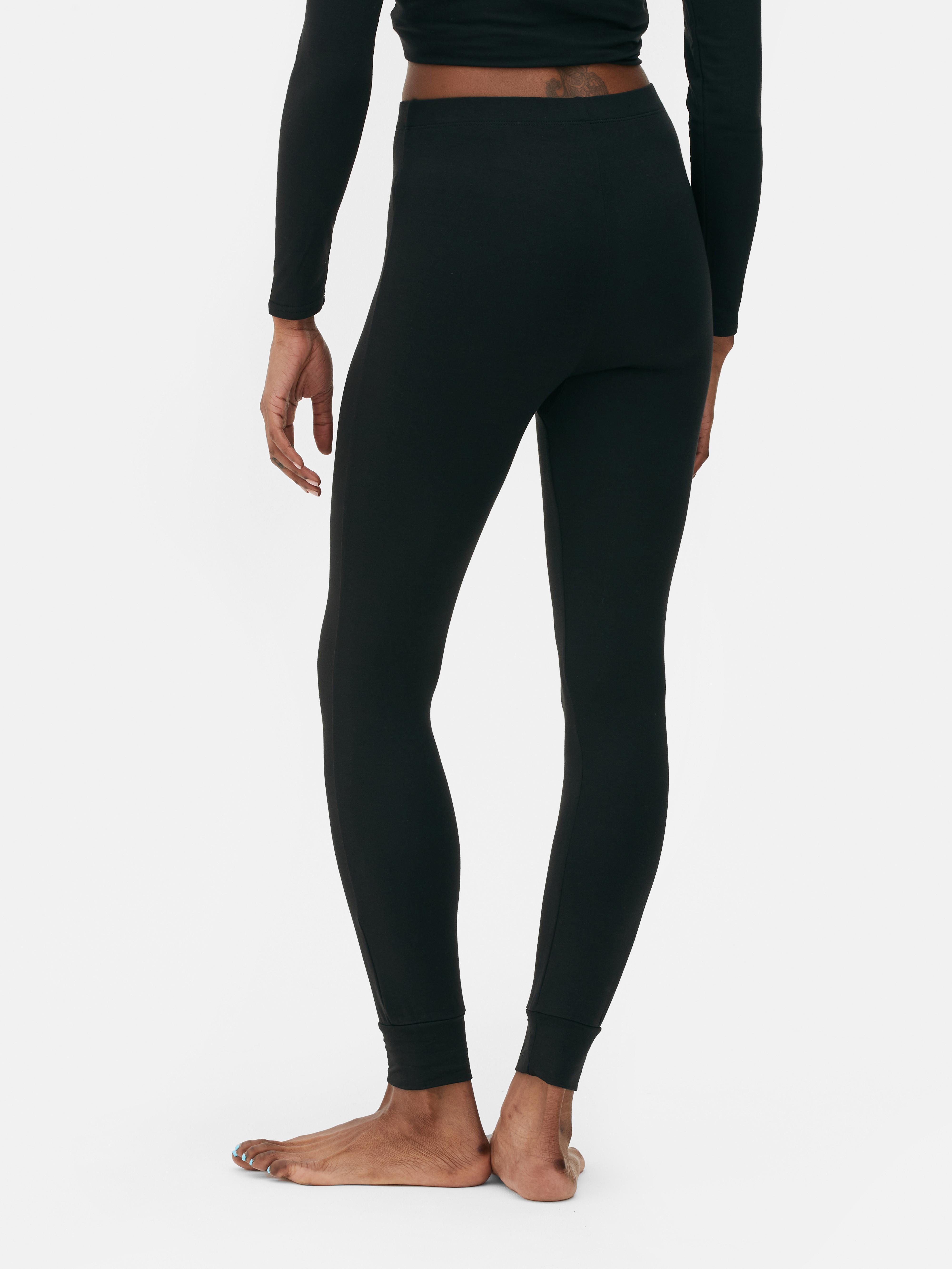 Thermoleggings mit Bündchen an den Knöcheln. Ihre Lieblingsleggings, aber mit einem Upgrade für kaltes Wetter.