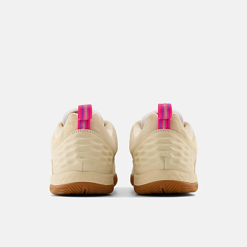 Manequim unissex Fresh Foam Audazo v6 Pro Suede IN - Cor areia com detalhes em lápis-lazúli brilhante