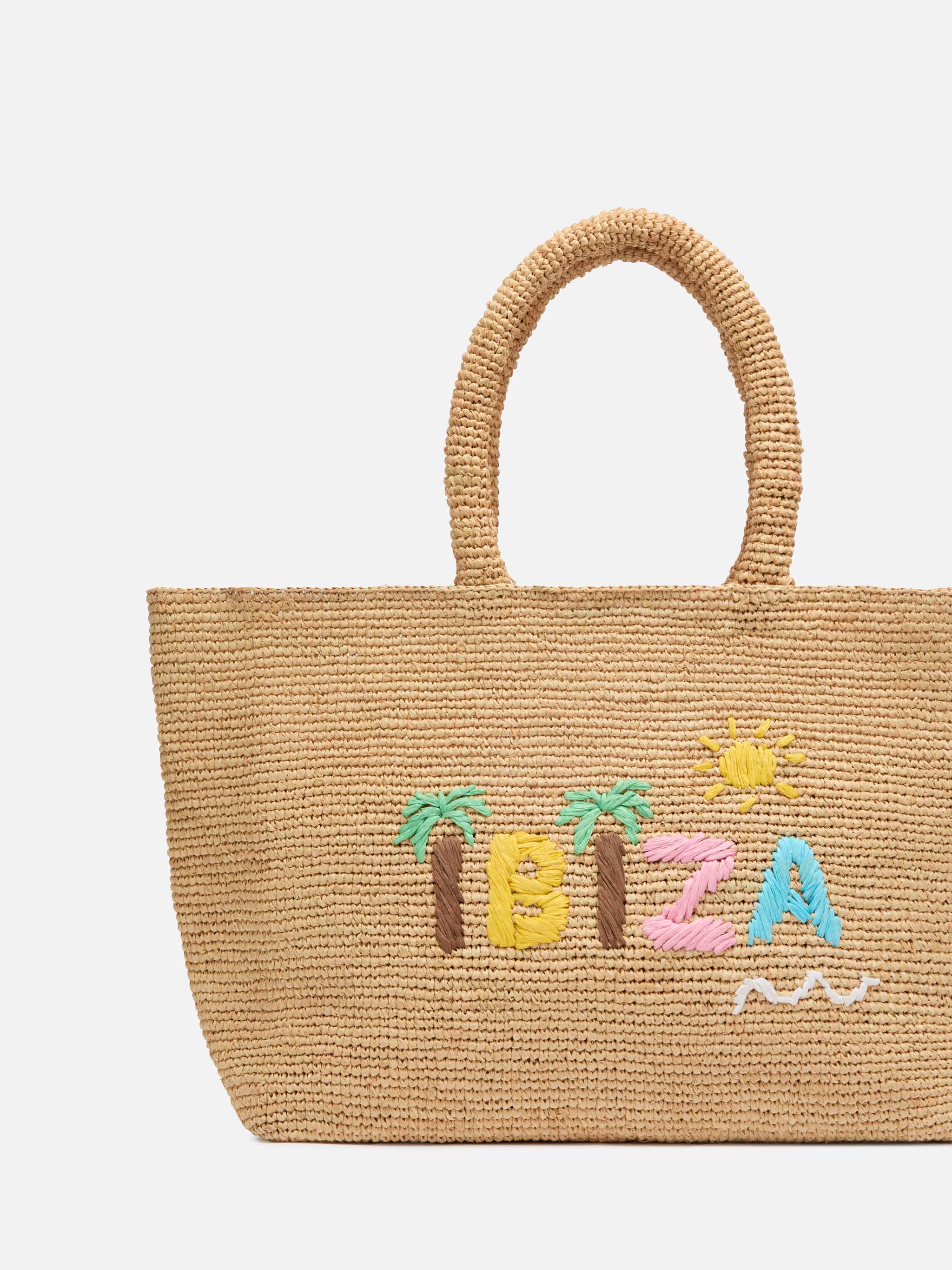 Beige raffia strandtas met katoenen binnenvak en Ibiza-borduurwerk.