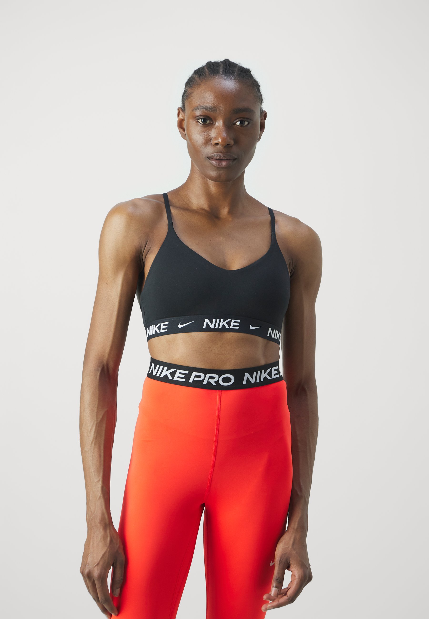 Nike Performance INDY BRA - Ľahká športová podprsenka s oporou - čierna/biela