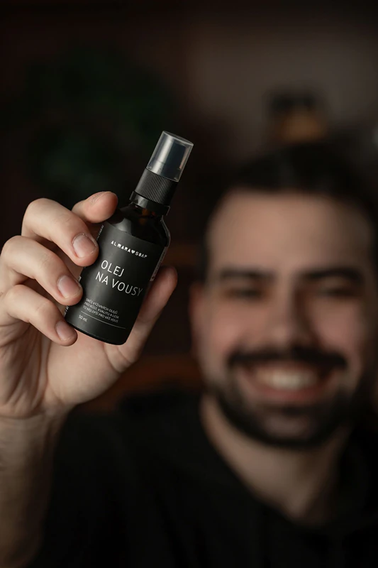 Óleo para barba Almara Soap para um crescimento mais rápido da barba.