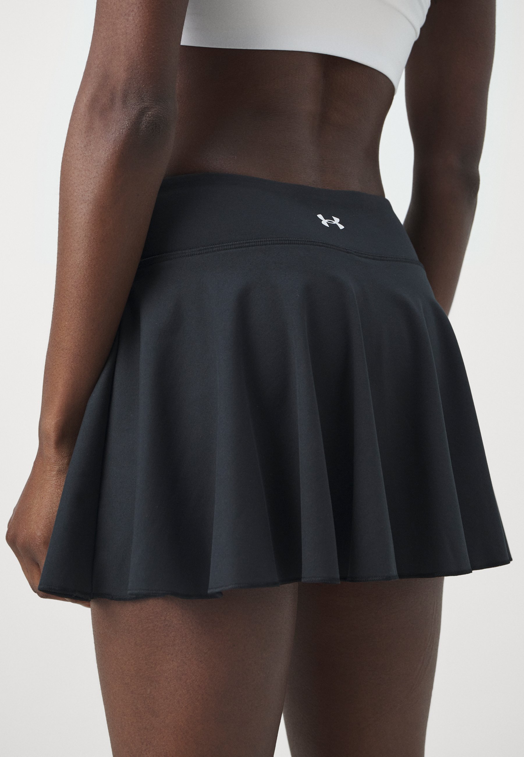 Under Armour MOTION SKORT - Sportrok - zwart/wit