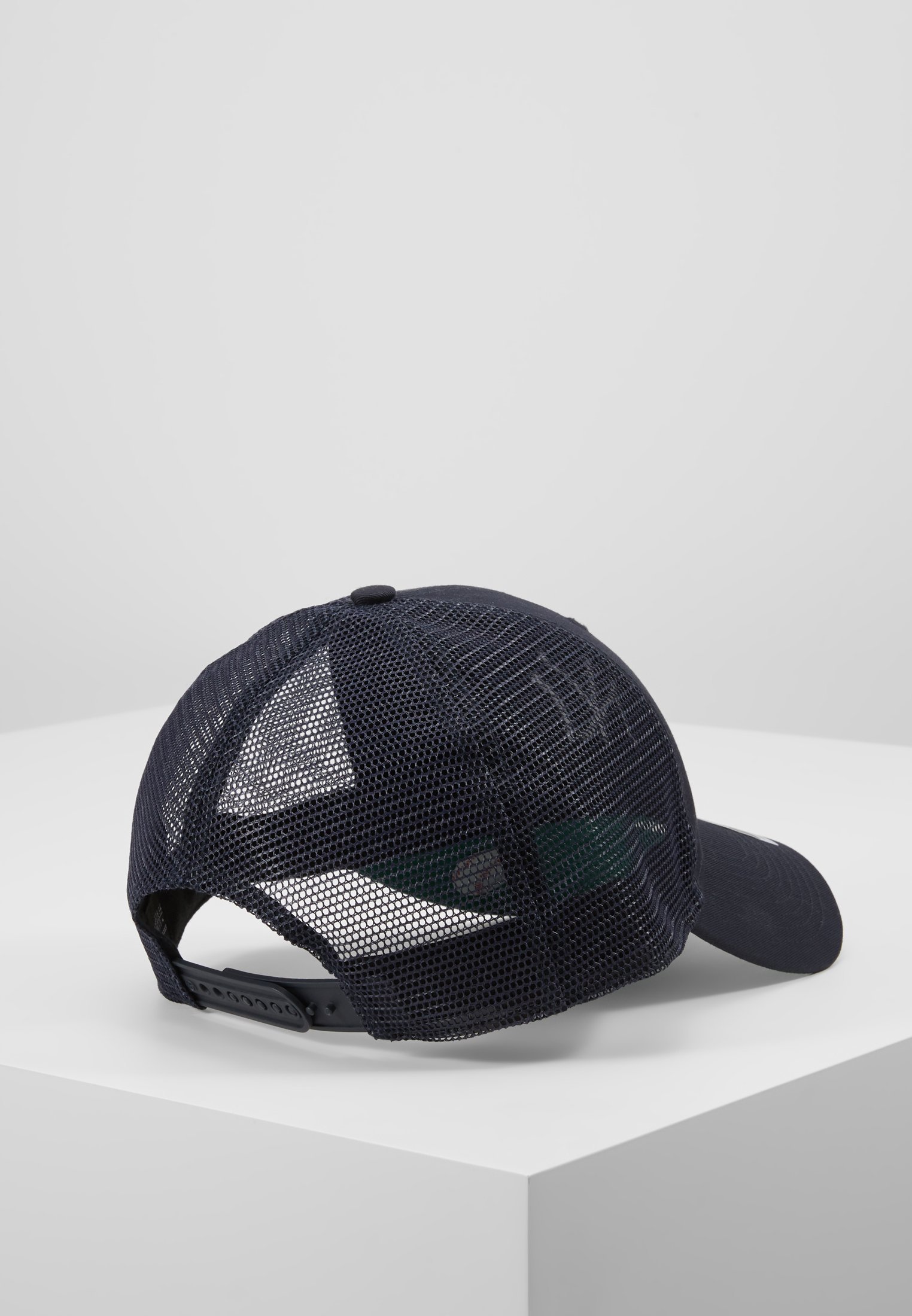 '47 Caps