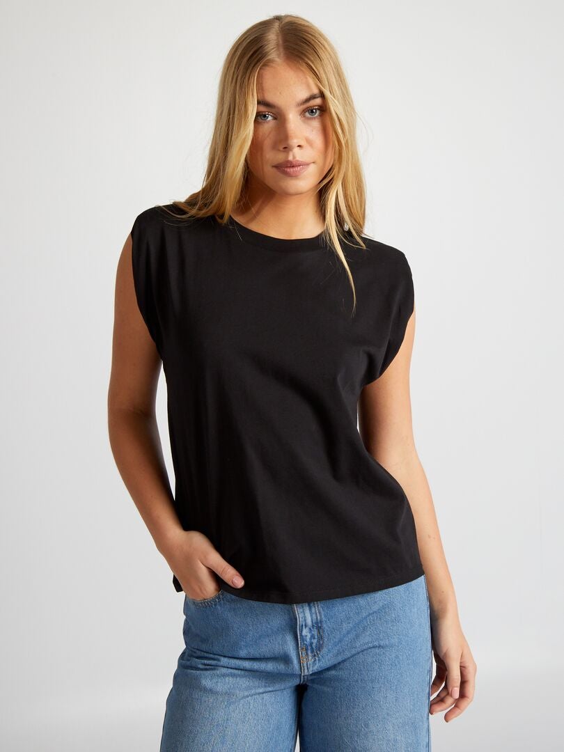 Camiseta com ombreiras - preta