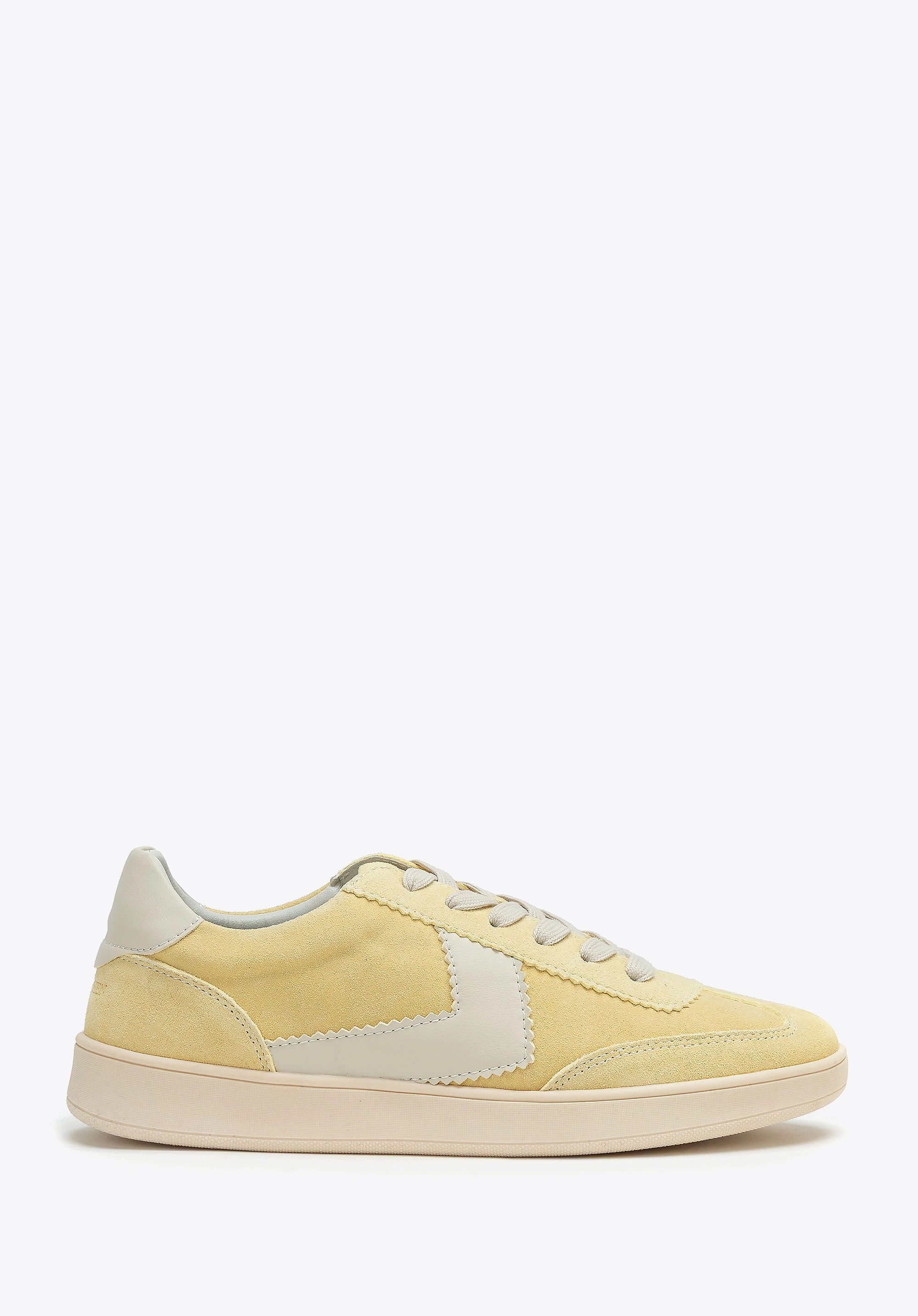 Zamszowe sneakersy z kontrastowymi wstawkami z ekoskóry żółto - białe