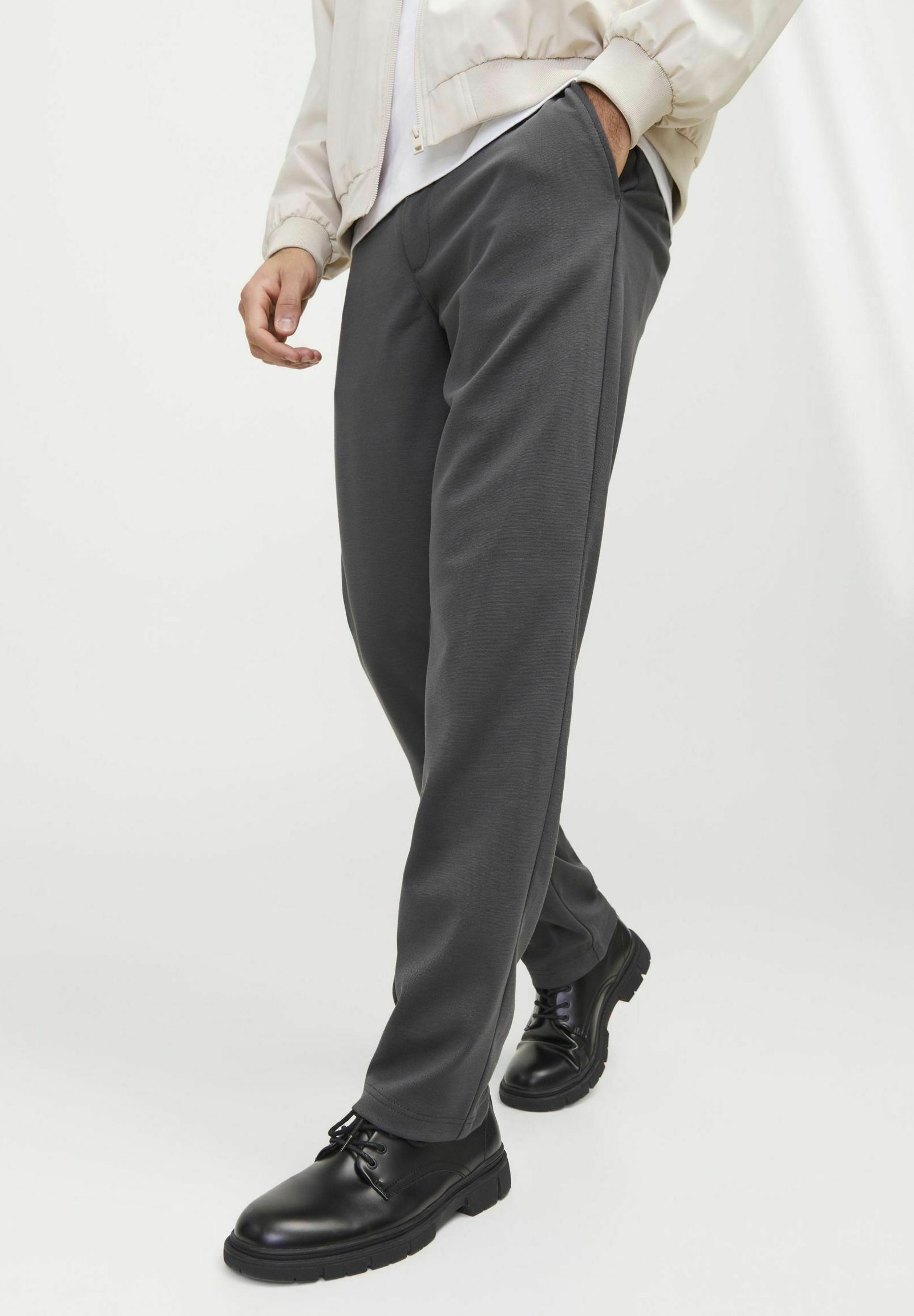 Jack & Jones REGULAR FIT - Broek - asfalt