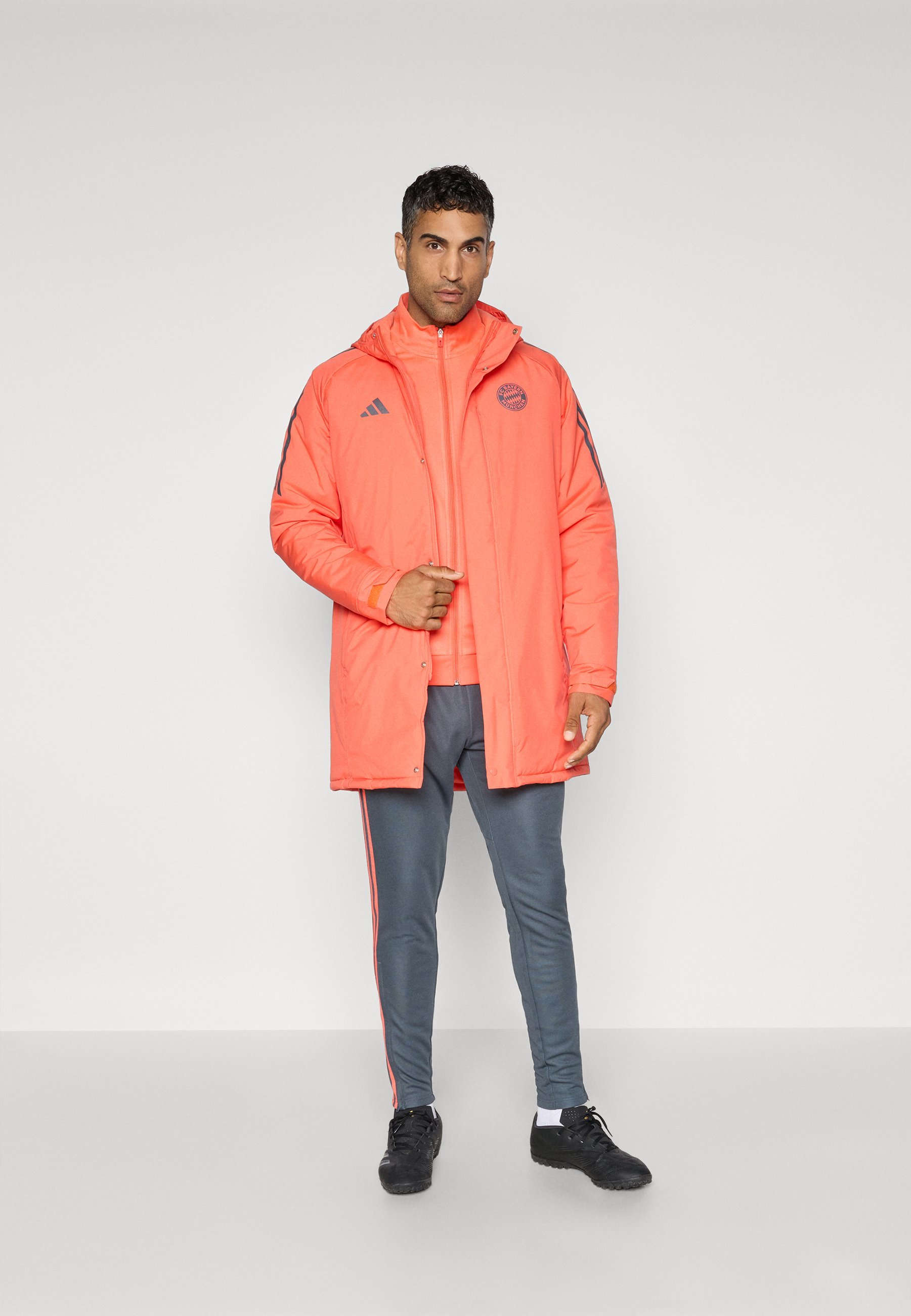 adidas Performance FC BAYERN MÜNCHEN WINTERMANTEL - Wintermantel - leichtes Koralle