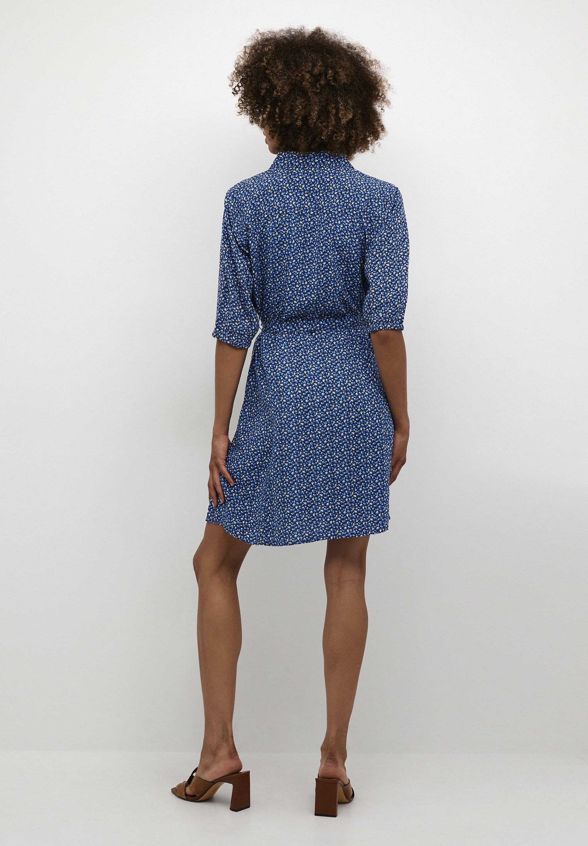 Creme CRTIAH - Vestido camisa - estampa animal azul