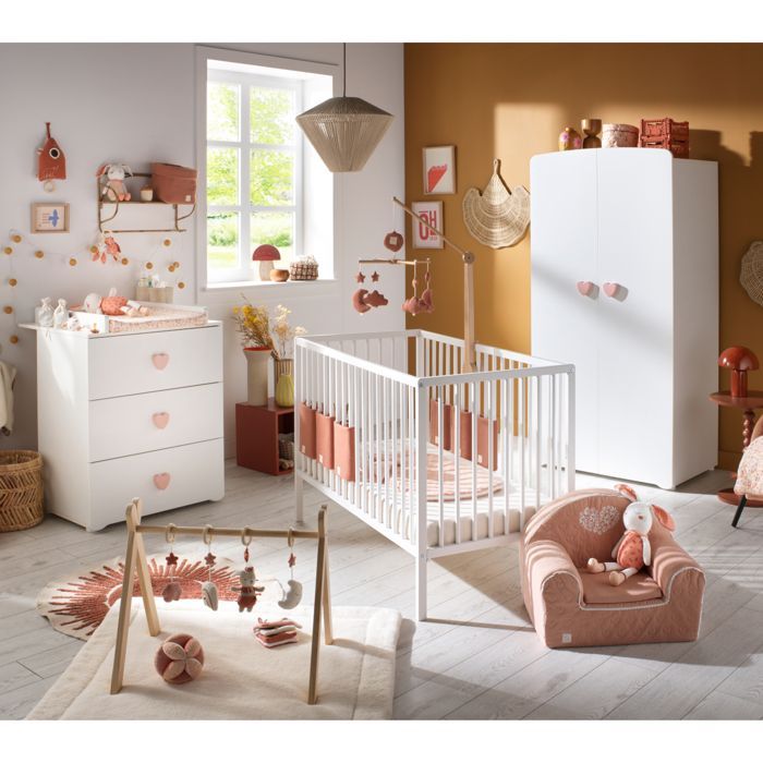 Chambre bébé complète Basic, Lit 120x60 tout barreaux, Commode à langer 3 tiroirs et Armoire 2 portes - boutons cœur - BASIC