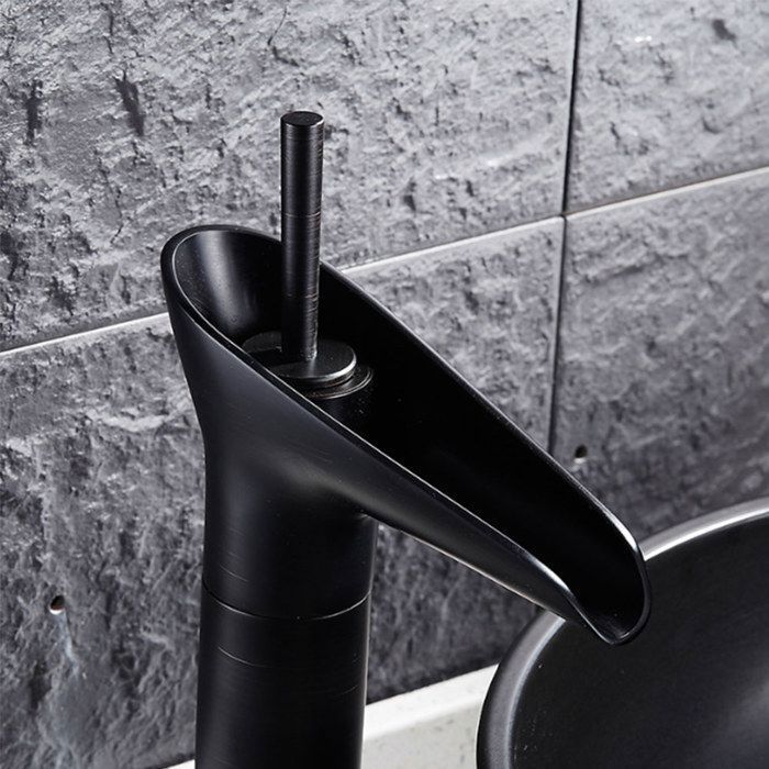 Robinet de salle de bain cascade Vintage Noir en laiton pour Vasque avec Flexible