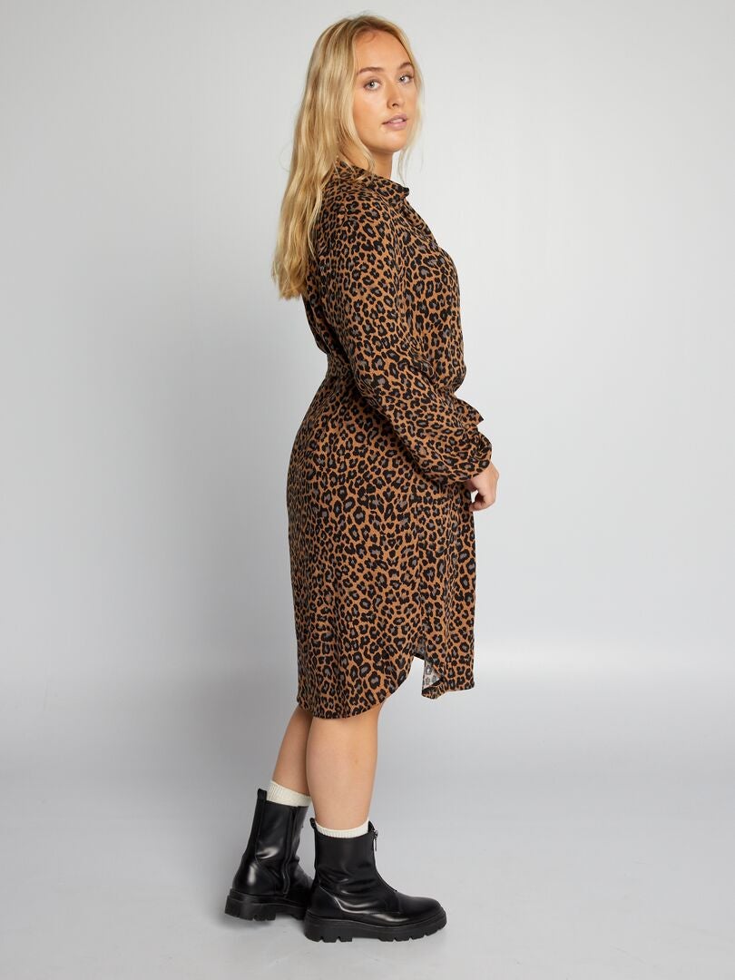 Vestido camisa com estampa de leopardo 'Only Carmakoma' - MARROM