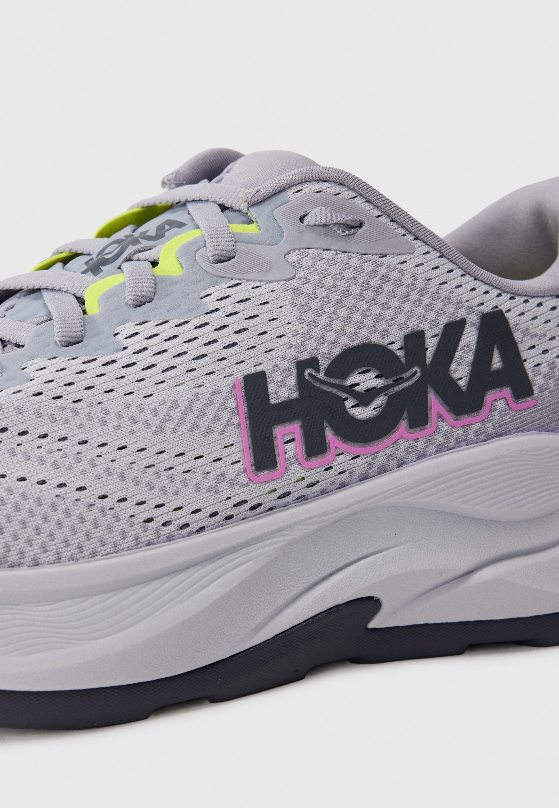 HOKA RINCON 4 - Hardloopschoenen voor op de weg - grijze lucht/mistgrijs