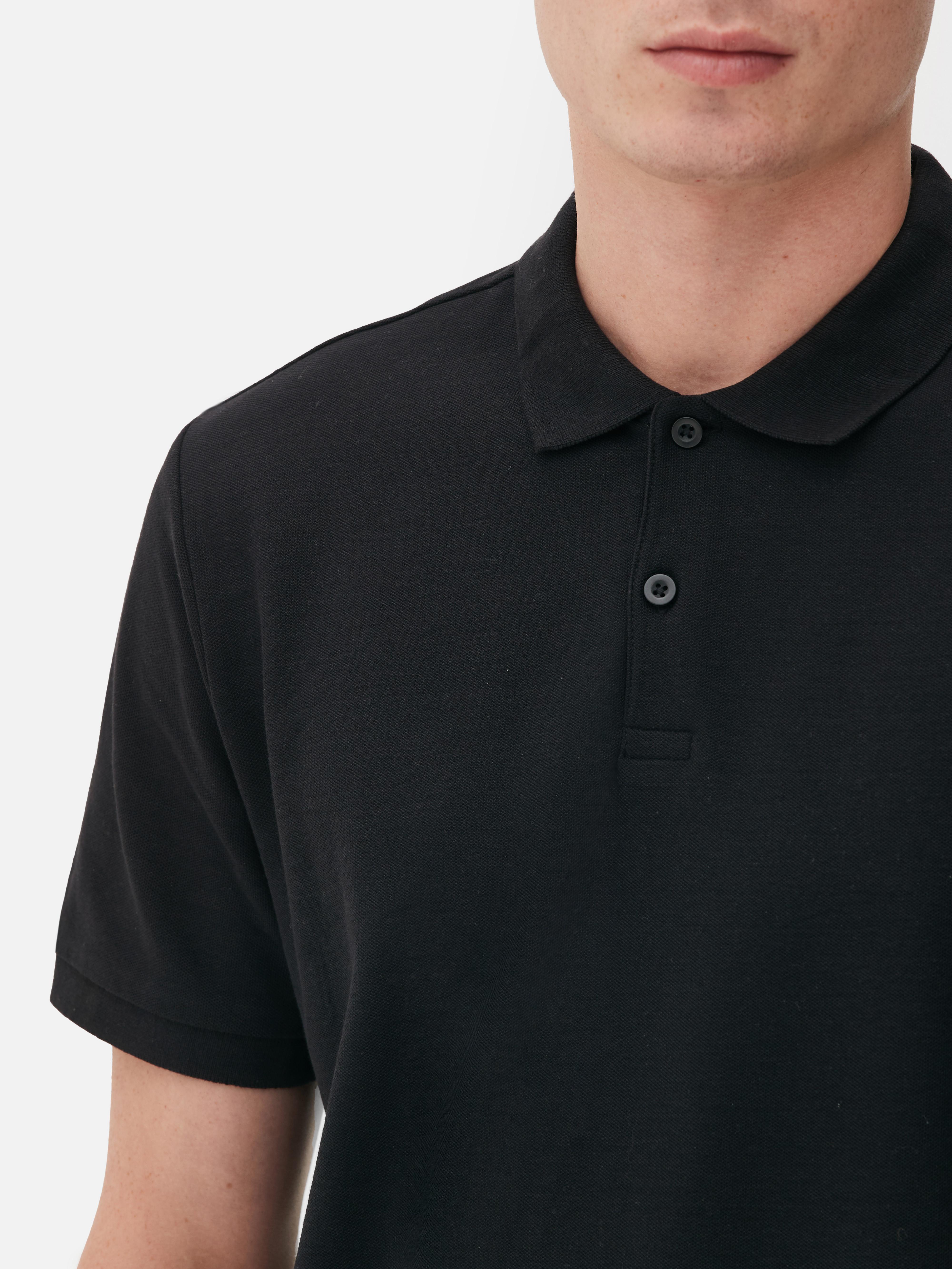 Tricou polo clasic din piqué. Un stil smart-casual impune acest tricou polo clasic din piqué de bumbac.