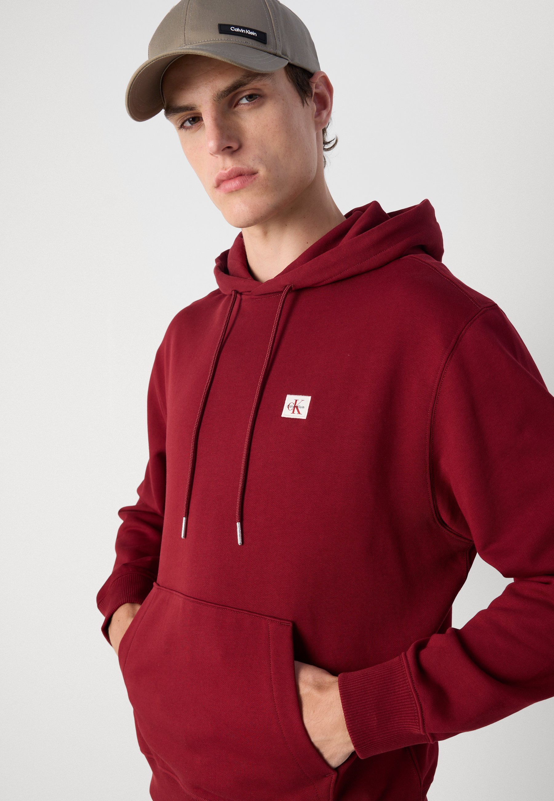 Calvin Klein Jeans BADGE HOODIE - Sweatshirt - renaissance rood