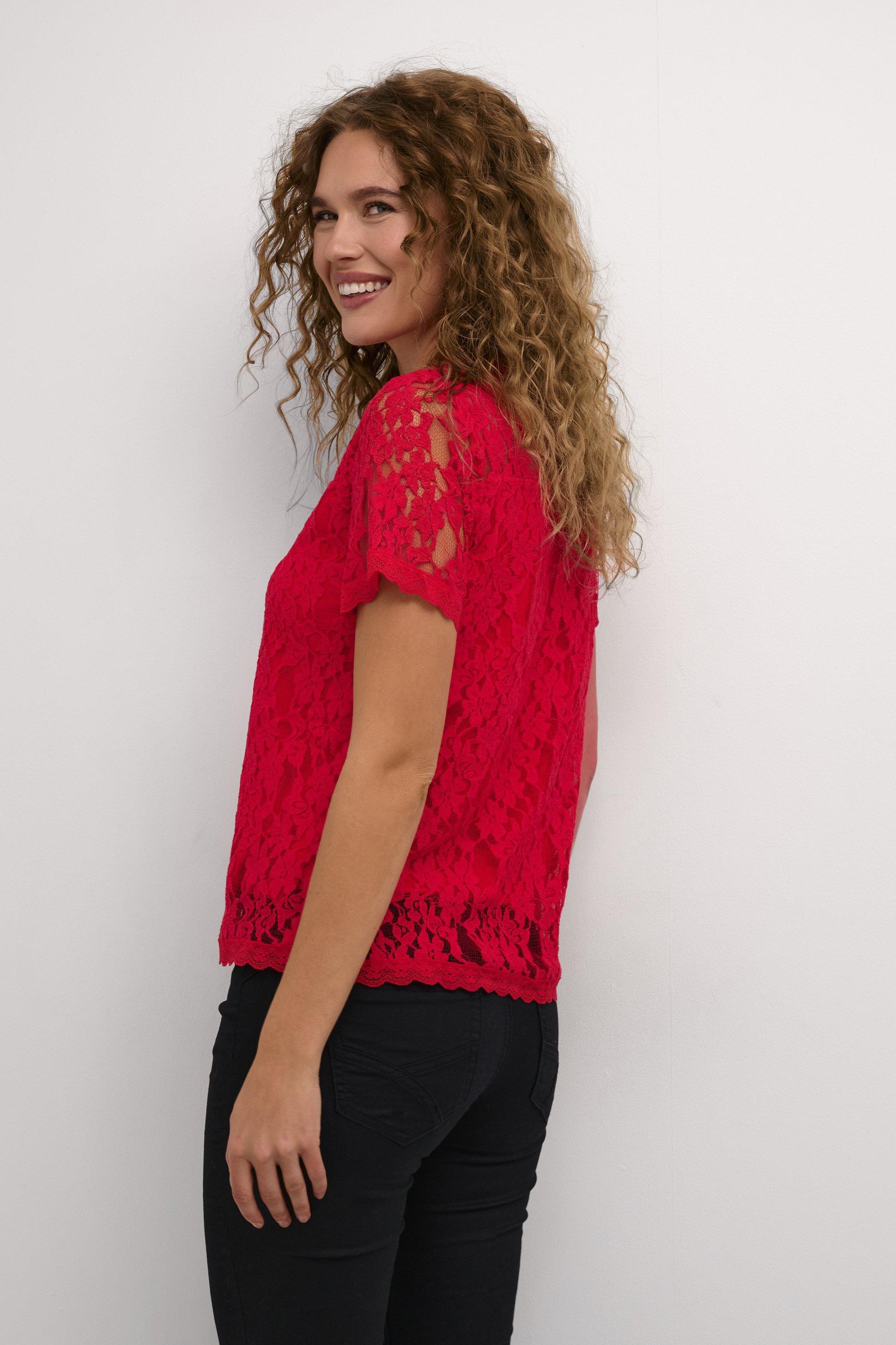 Cremefarbene Bluse - hohes Risiko Rot