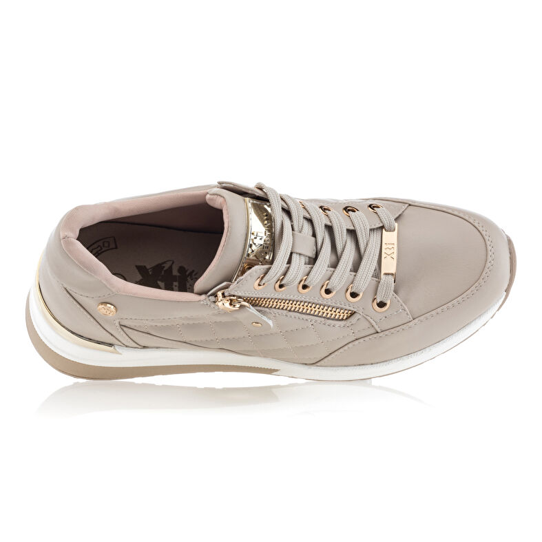 Zapatillas deportivas para mujer color beige.