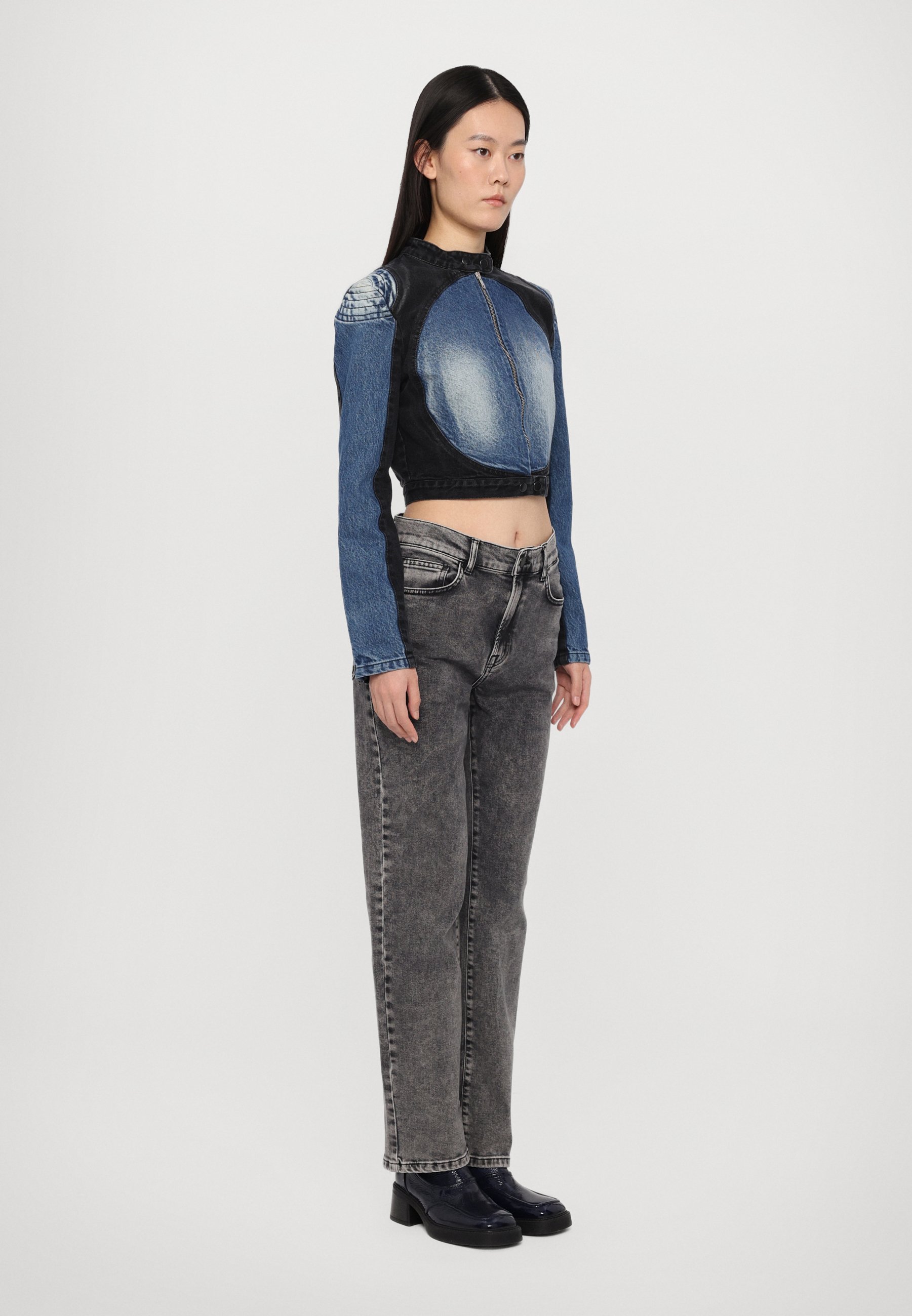Ksenia Schnaider Tarot-Jacke mit kontrastierenden ovalen Details – Jeansjacke – dunkelblau/schwarz