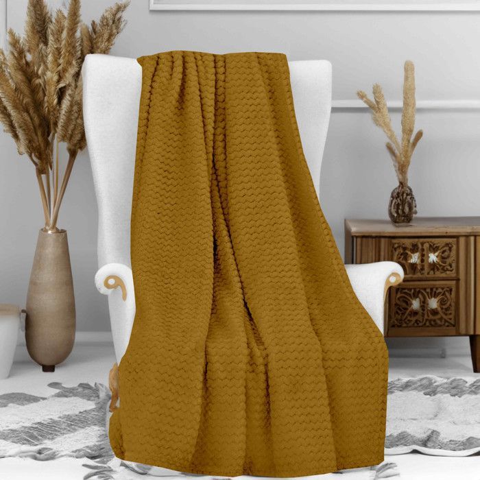 Manta de microfibra COCOONING de 120x160 cm en color mostaza de Soleil d'Ocre.