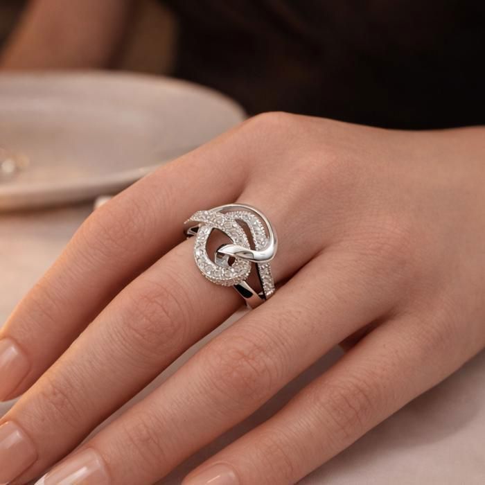 Anello da donna in argento sterling 925 rodiato – Design intrecciato con zirconi cubici – Gioiello elegante e moderno – Punzonato – Idea regalo