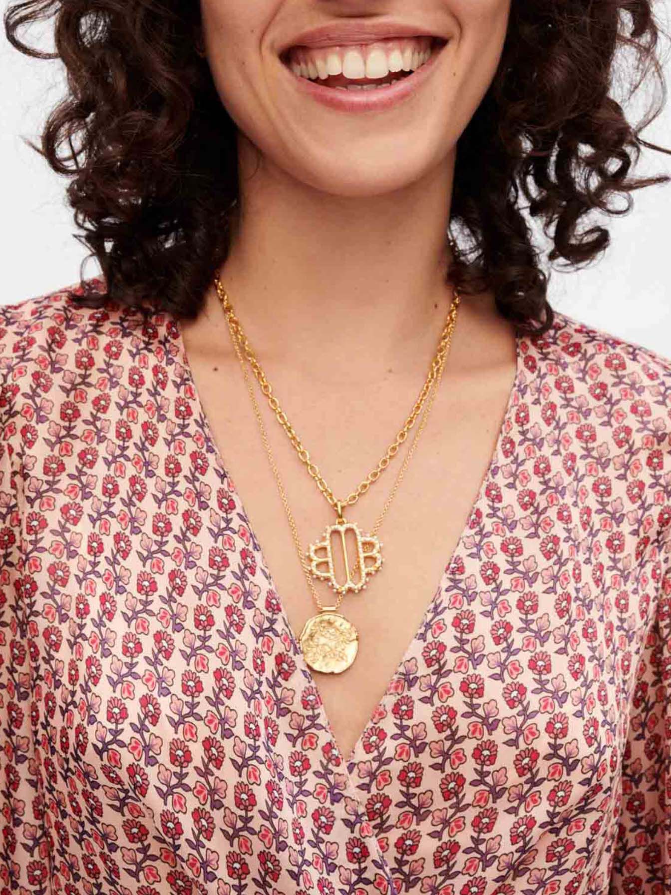 Gedrapeerde satijnen jurk met print-Mini fleurs rose foncé