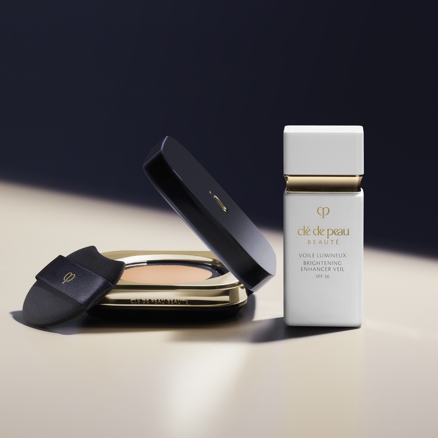 Clé de Peau Beauté Foundation Radiant Cushion Foundation Natural – 14 g