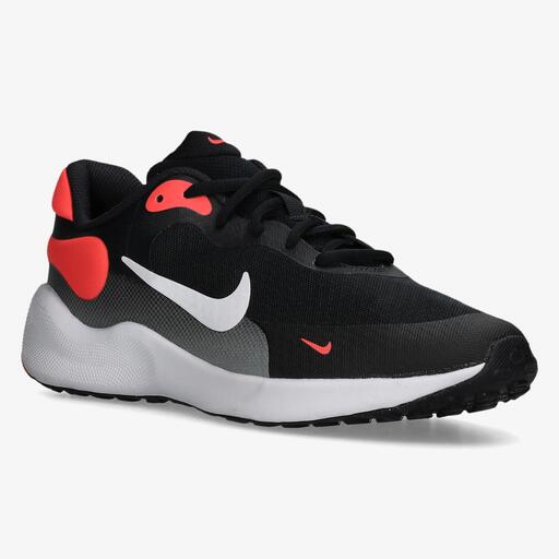  Nike Revolution 7