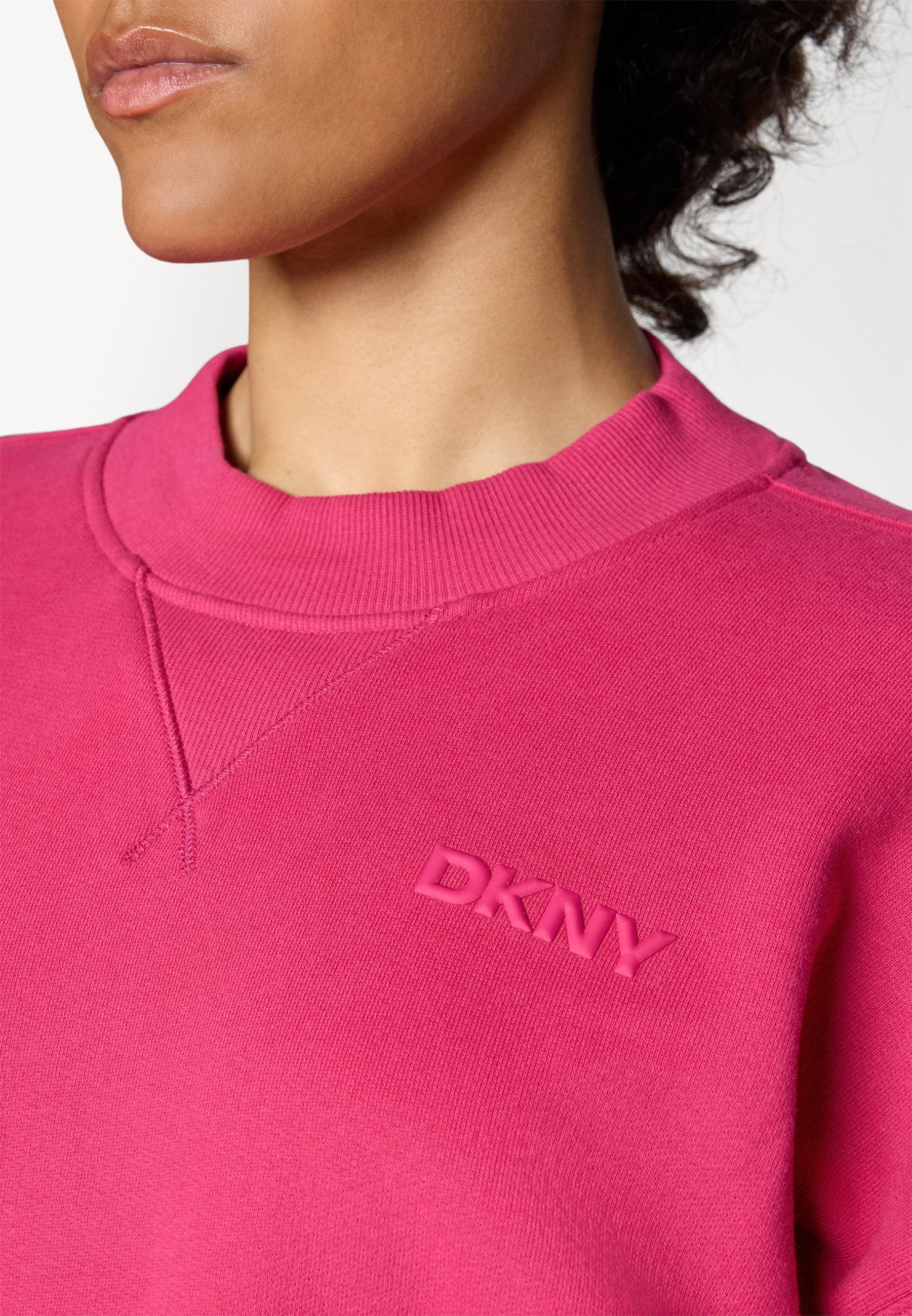 DKNY LOGO HIGH NECK PULLOVER - Sweatshirt - wild berry