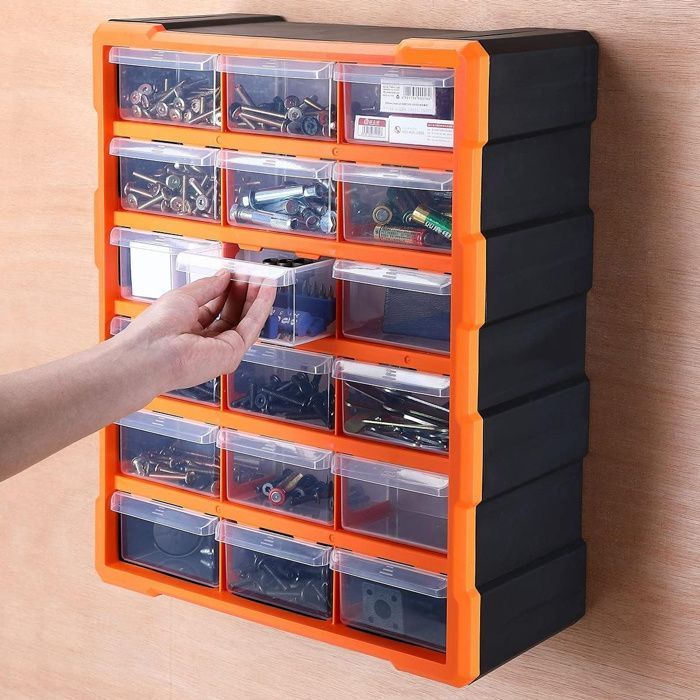 Caja de herramientas de plástico con 18 compartimentos extraíbles. Estante para tornillos.
