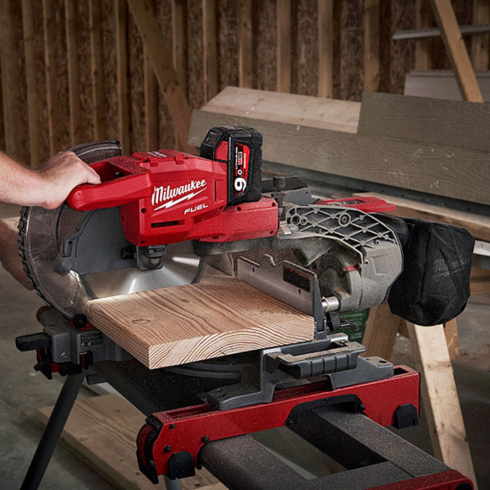 Fierăstrău circular cu mitră glisantă MILWAUKEE 18V fără perii FUEL 254 mm M18FMS254-0