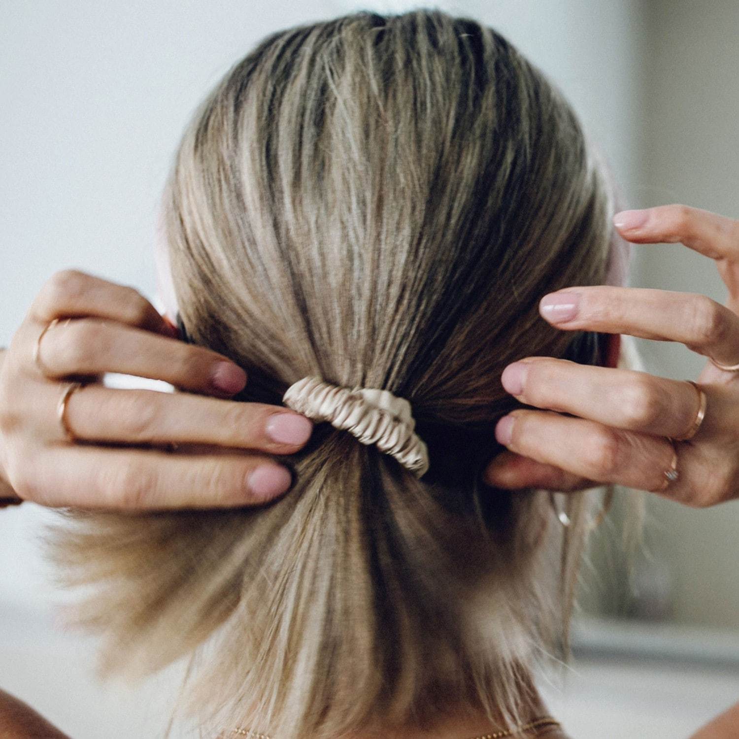 Ailoria Soft Hair Schmuck Scrunchies Set bež -