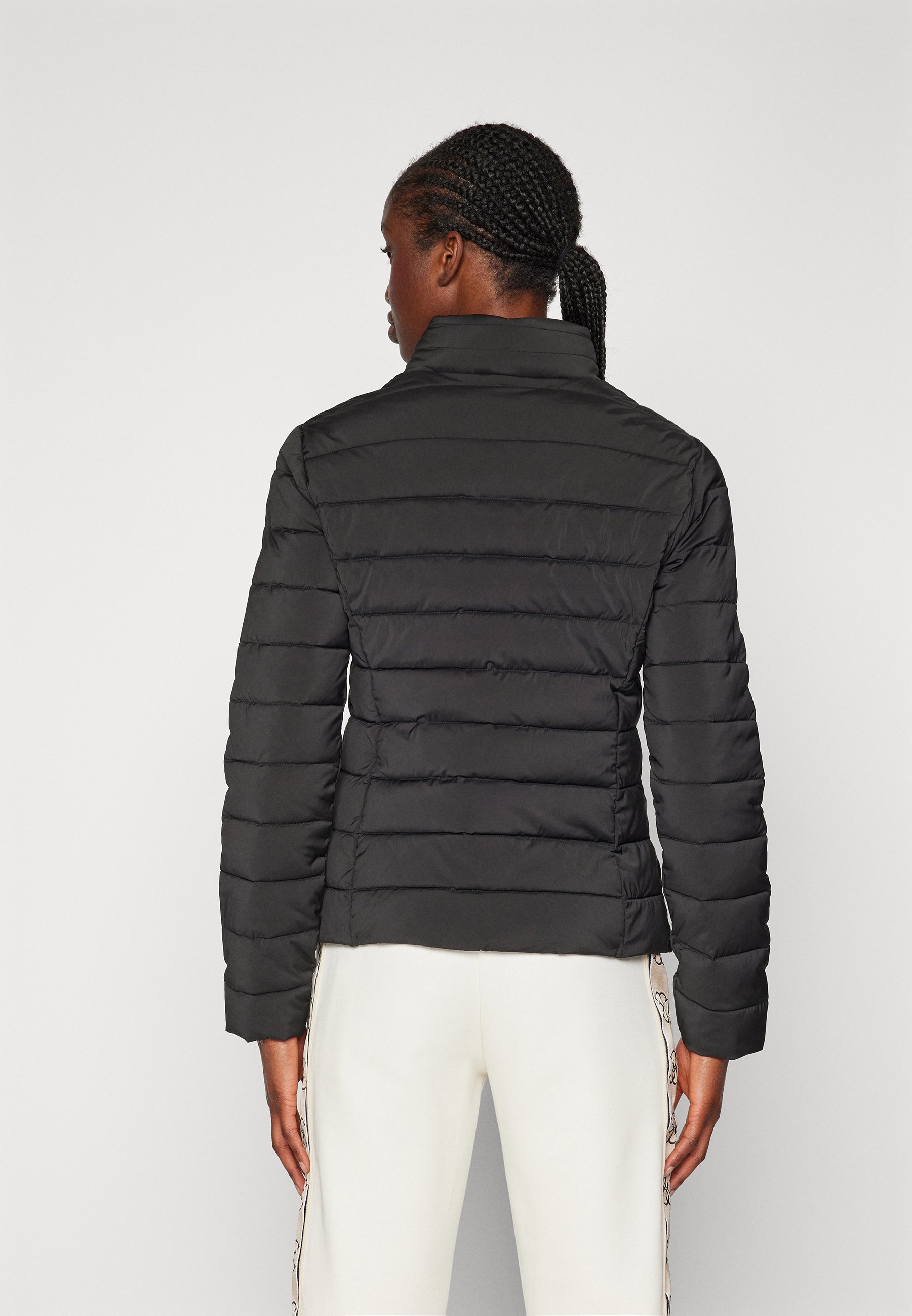 Guess SOLID HEAVY DIANN PUFFER JACKE - Lauko striukė - juoda