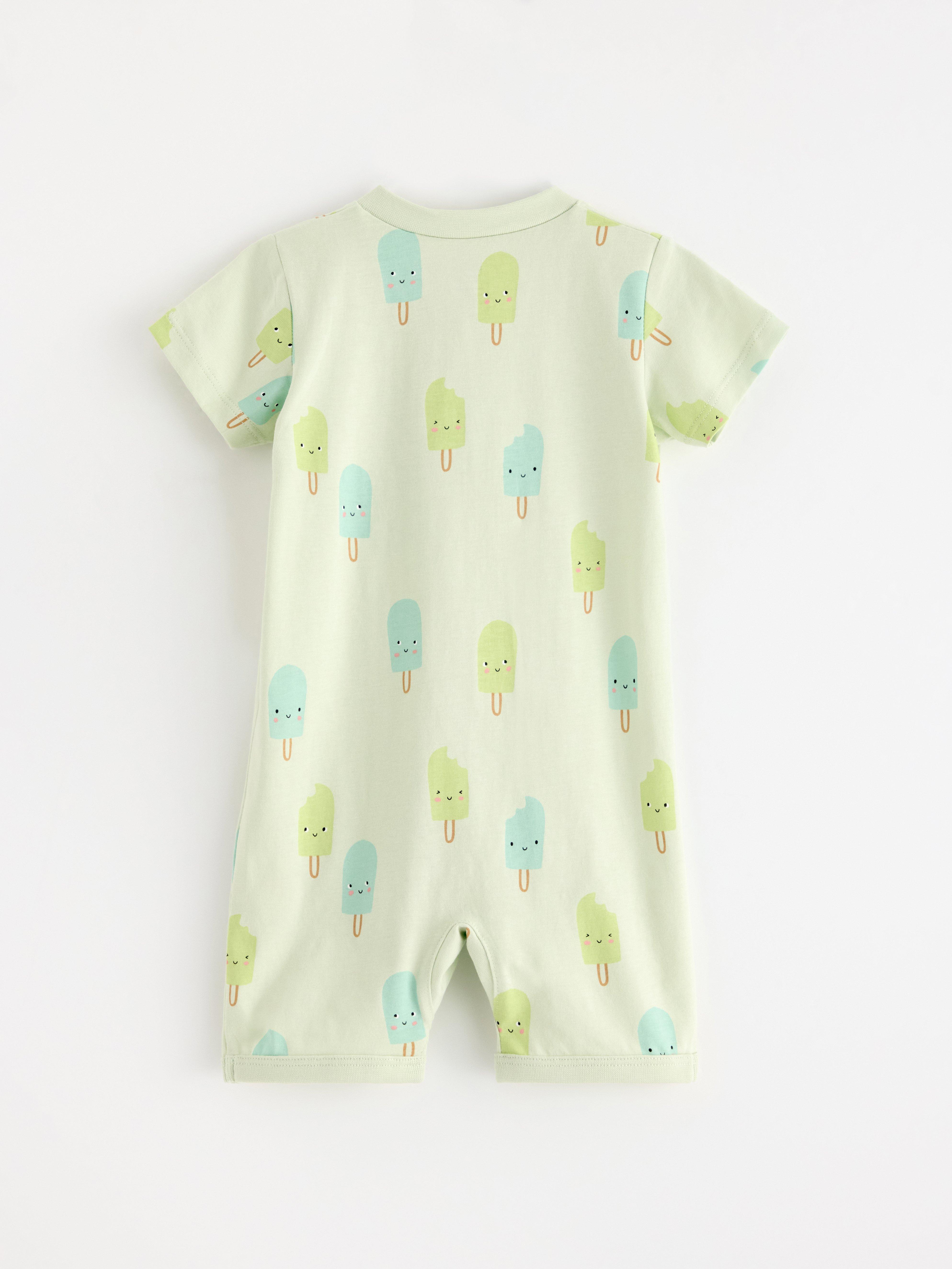 Macacão de pijama verde claro acinzentado