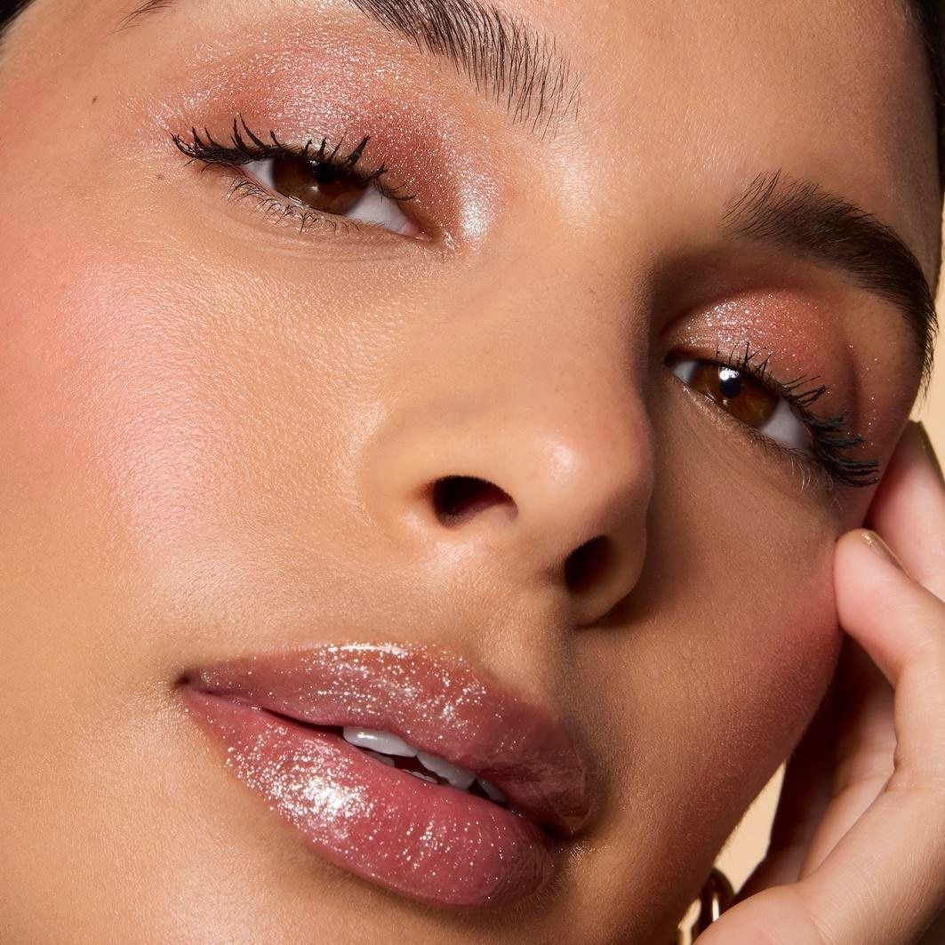 elf Cosmetics sjenilo za oči „Fine as Fleck“ s šljokicama – 2 ml