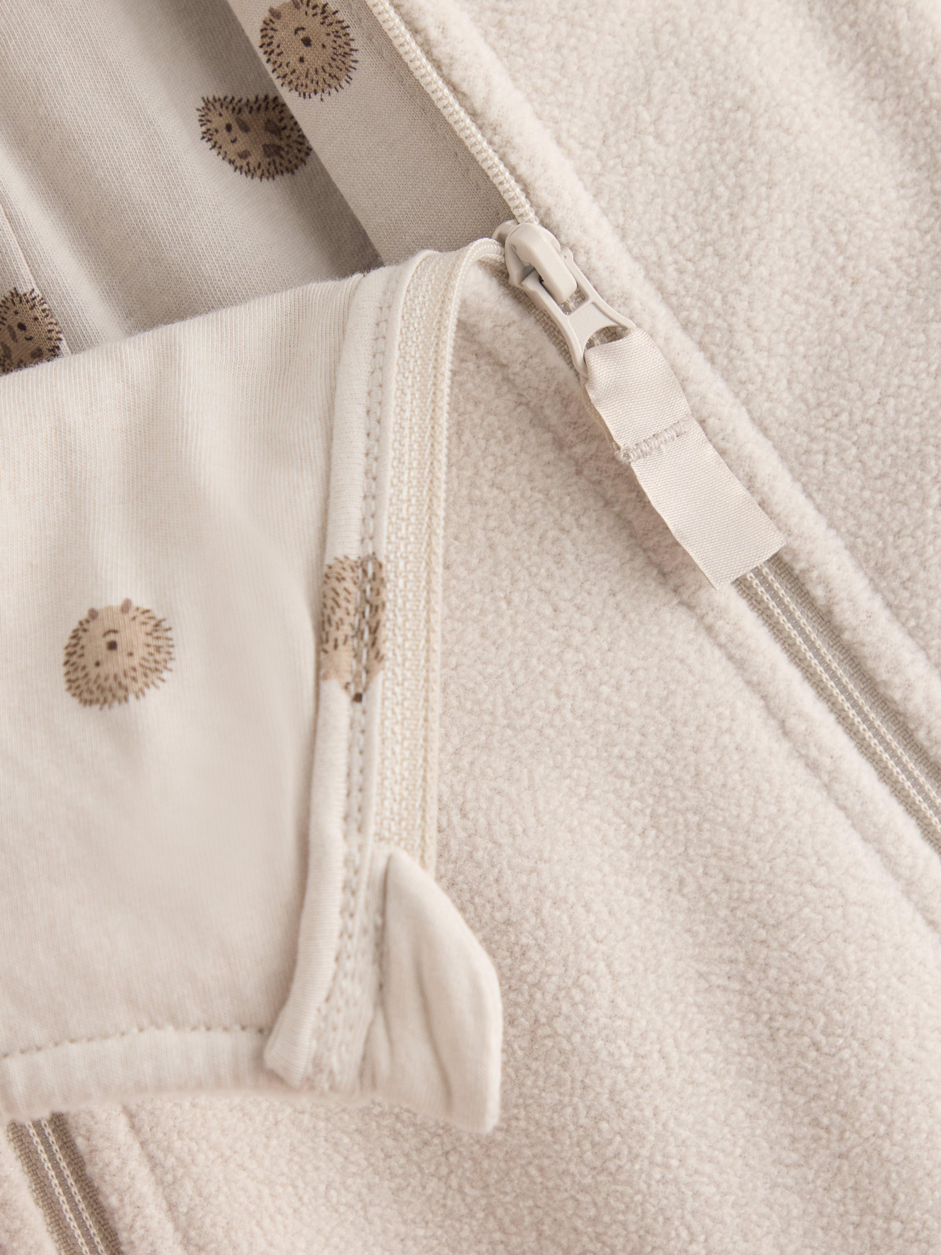 Mono de forro polar Vind, color beige claro.