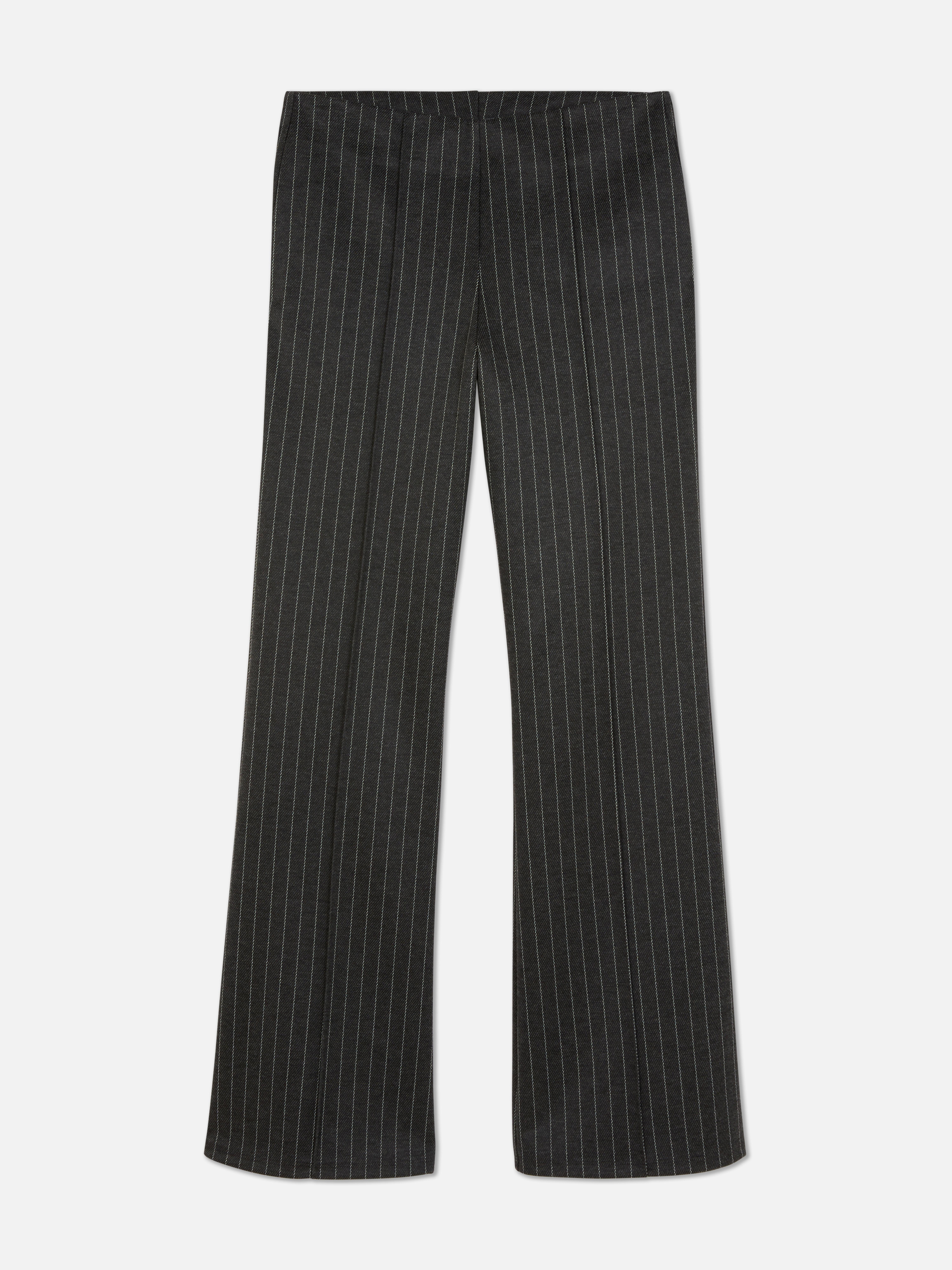 Ausgestellte Pontonhose mit Nadelstreifen. Elegante Pontonhose mit Nadelstreifen und weitem Bein.