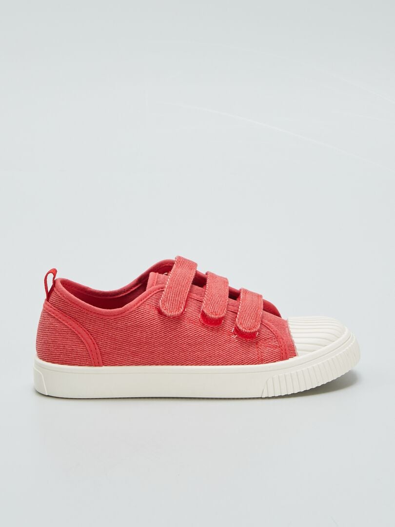 Tênis de cano baixo em lona jeans com rasgos - VERMELHO